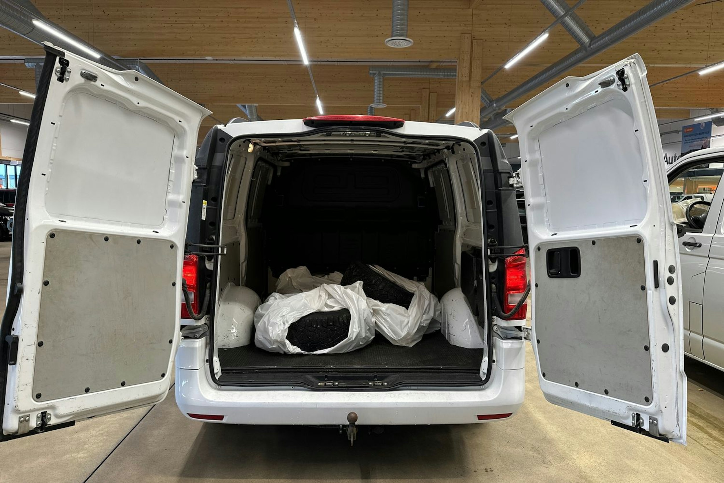 valkoinen Mercedes-Benz Vito 2016 kuva 12.