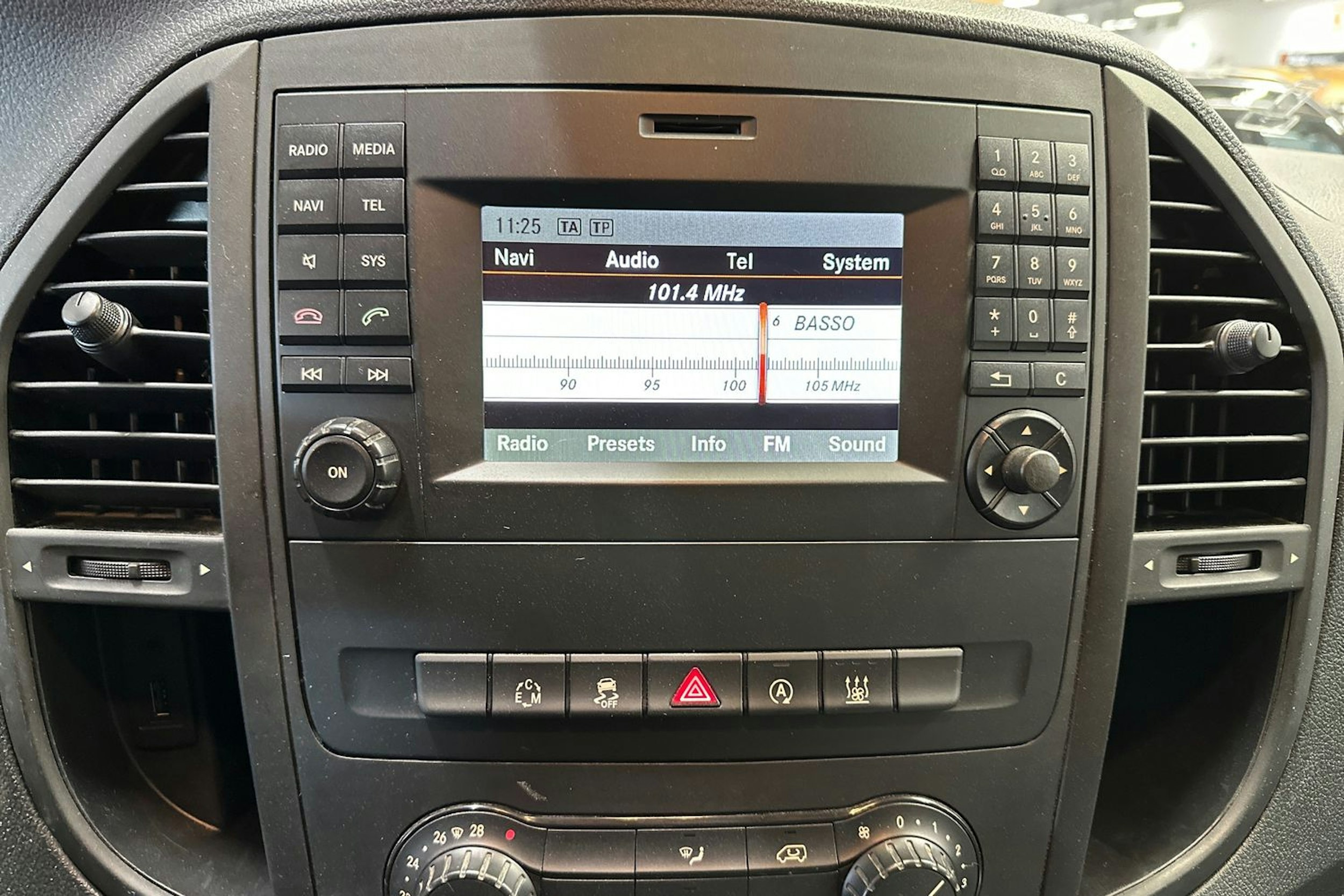valkoinen Mercedes-Benz Vito 2016 kuva 19.