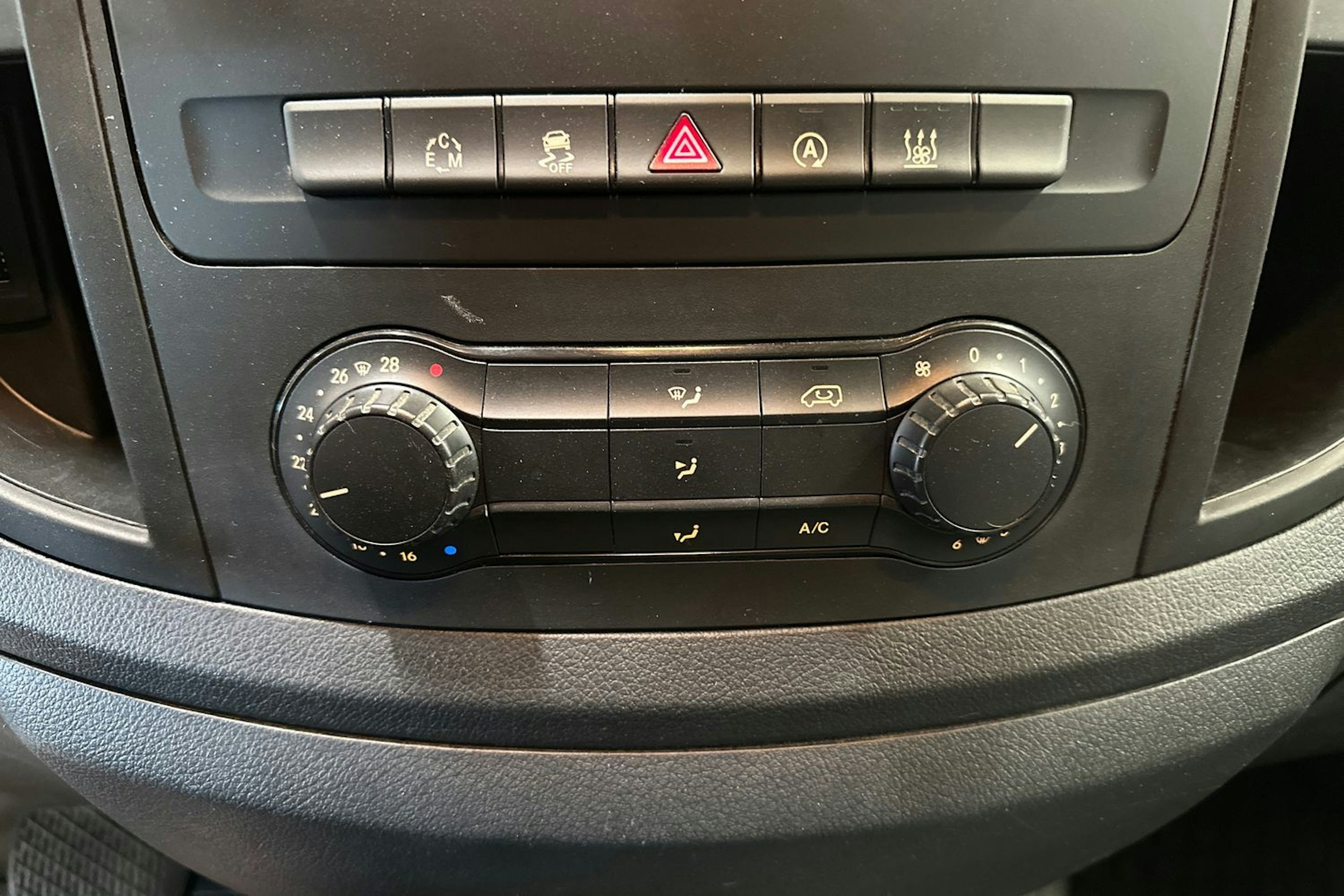 valkoinen Mercedes-Benz Vito 2016 kuva 20.