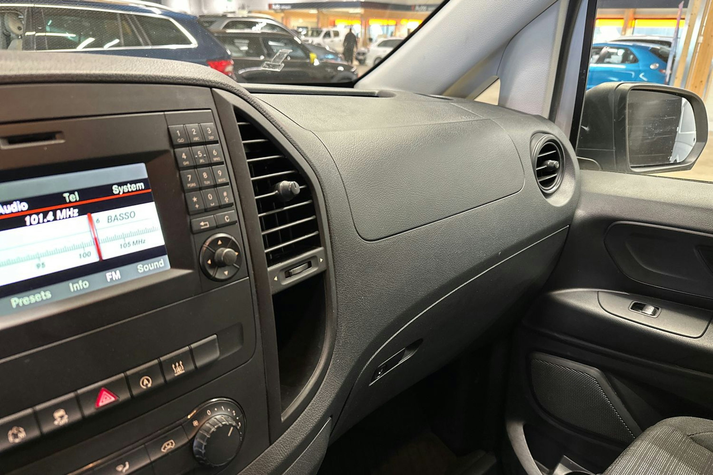 valkoinen Mercedes-Benz Vito 2016 kuva 23.