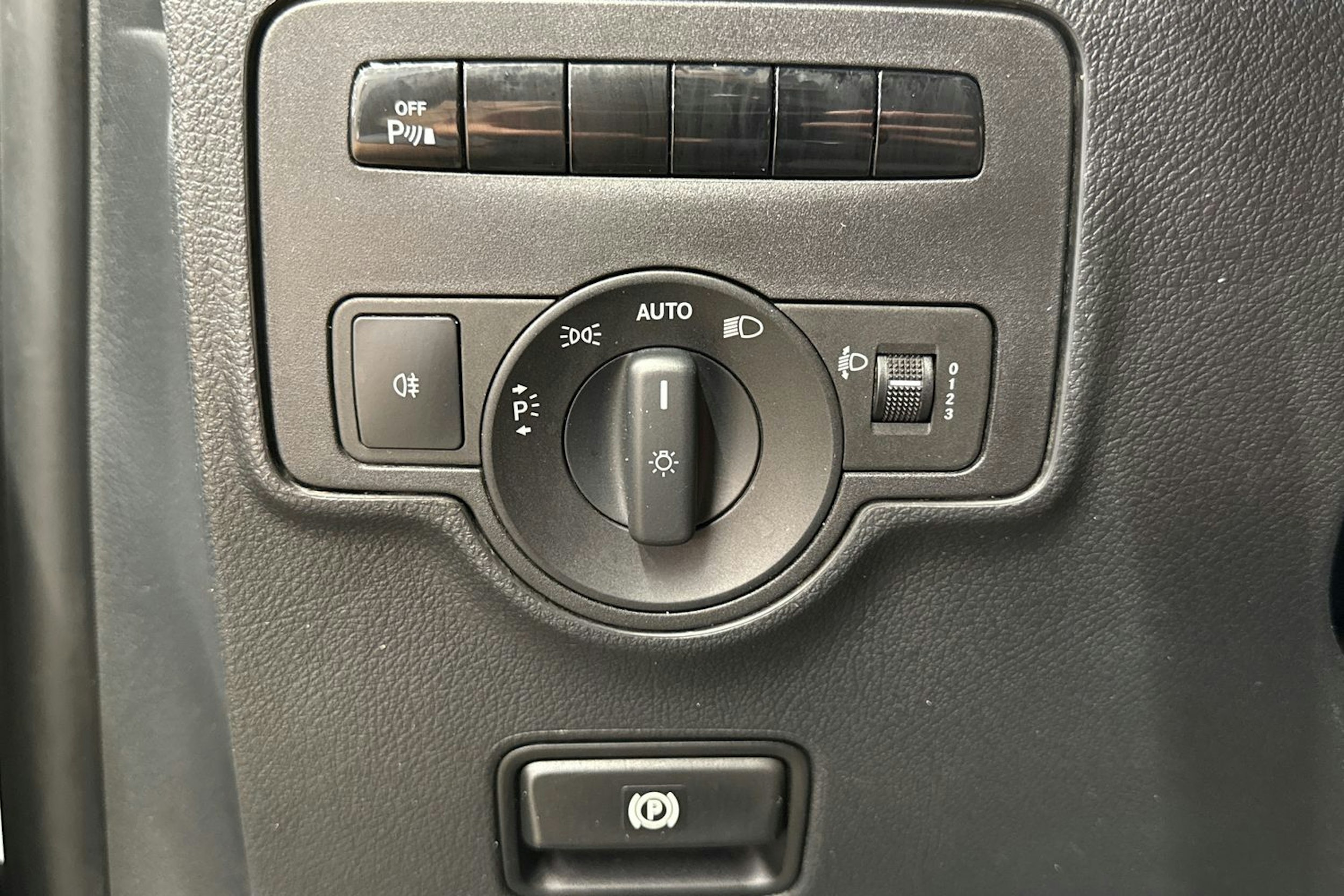 valkoinen Mercedes-Benz Vito 2016 kuva 11.