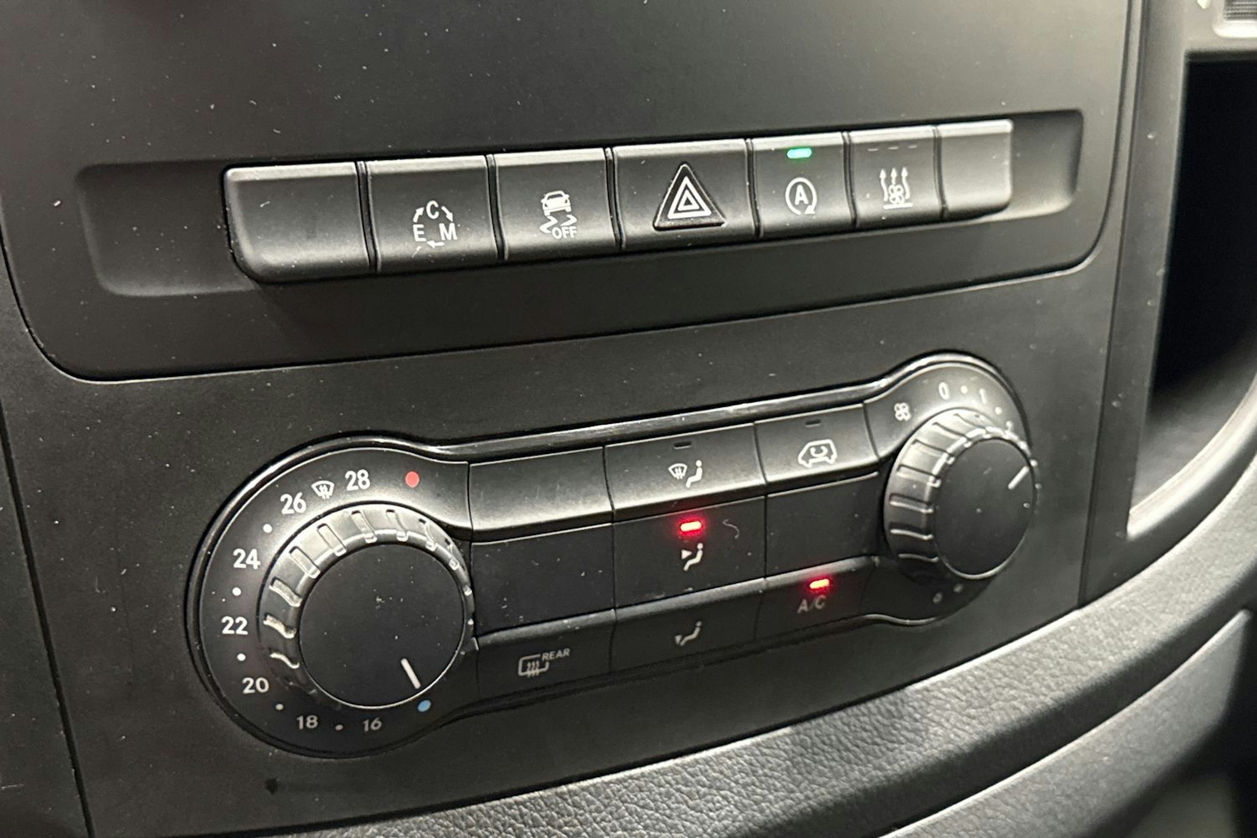 valkoinen Mercedes-Benz Vito 2016 kuva 21.