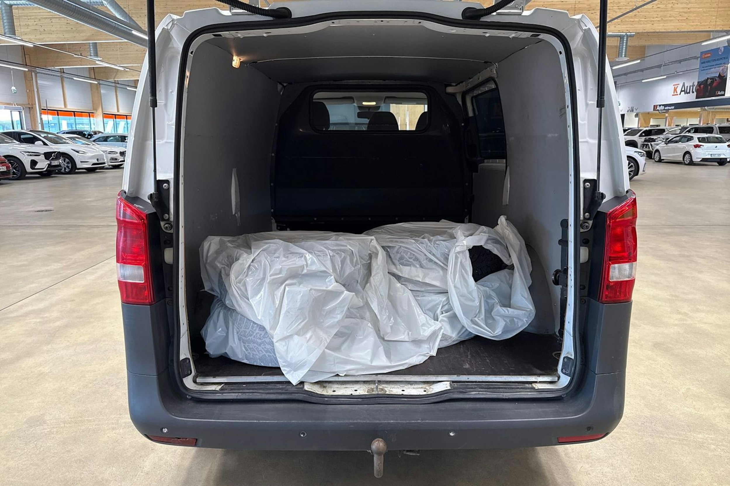 valkoinen Mercedes-Benz Vito 2016 kuva 23.