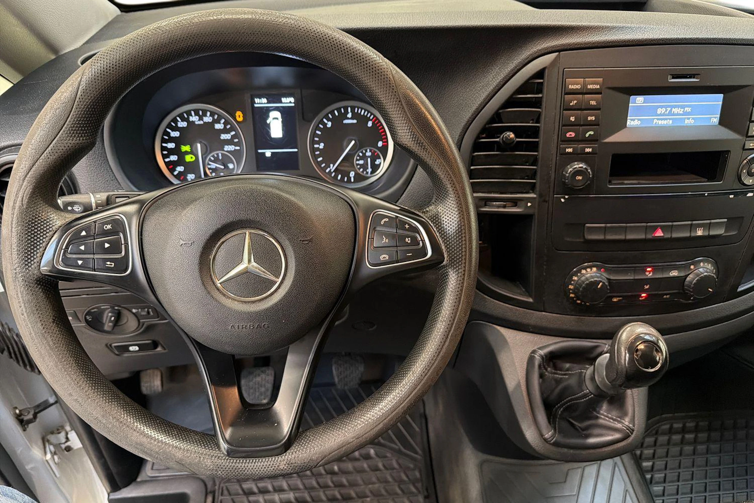 valkoinen Mercedes-Benz Vito 2016 kuva 9.