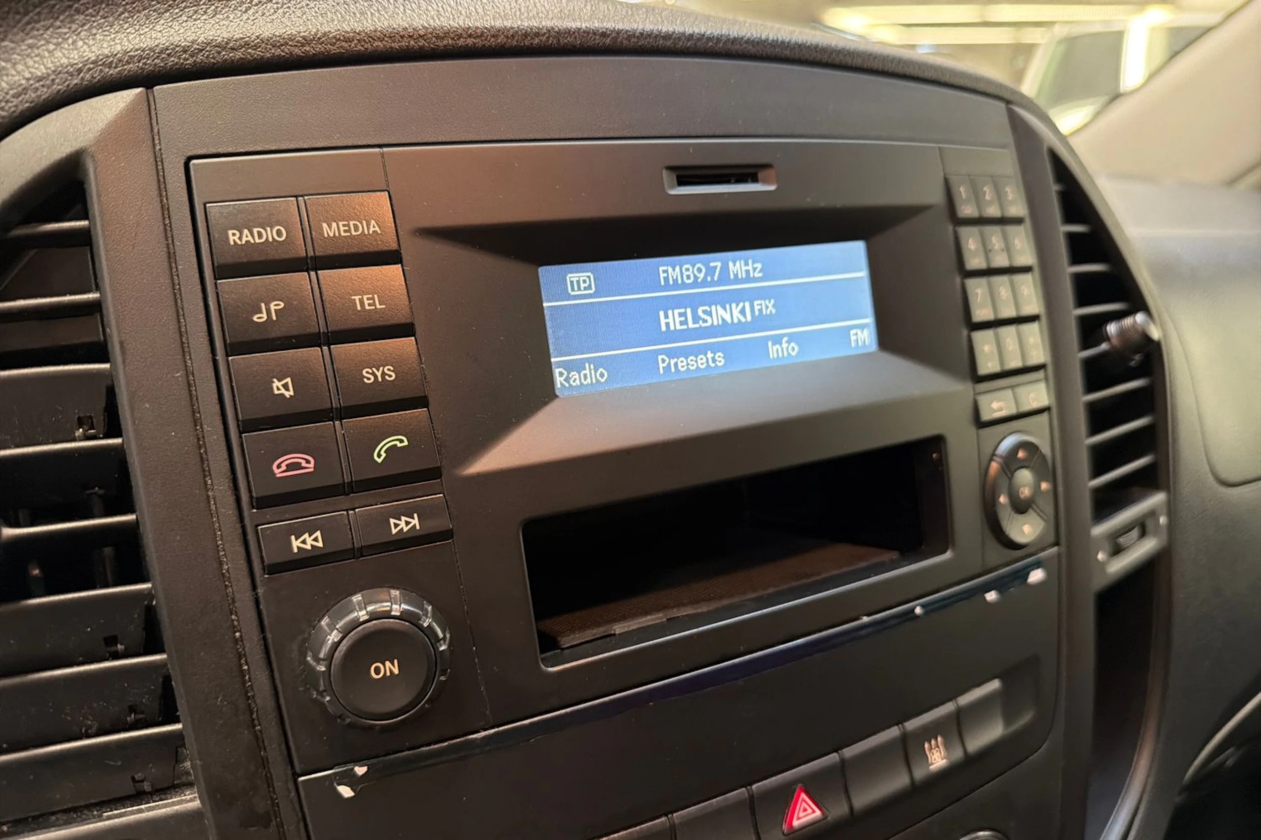 valkoinen Mercedes-Benz Vito 2016 kuva 16.