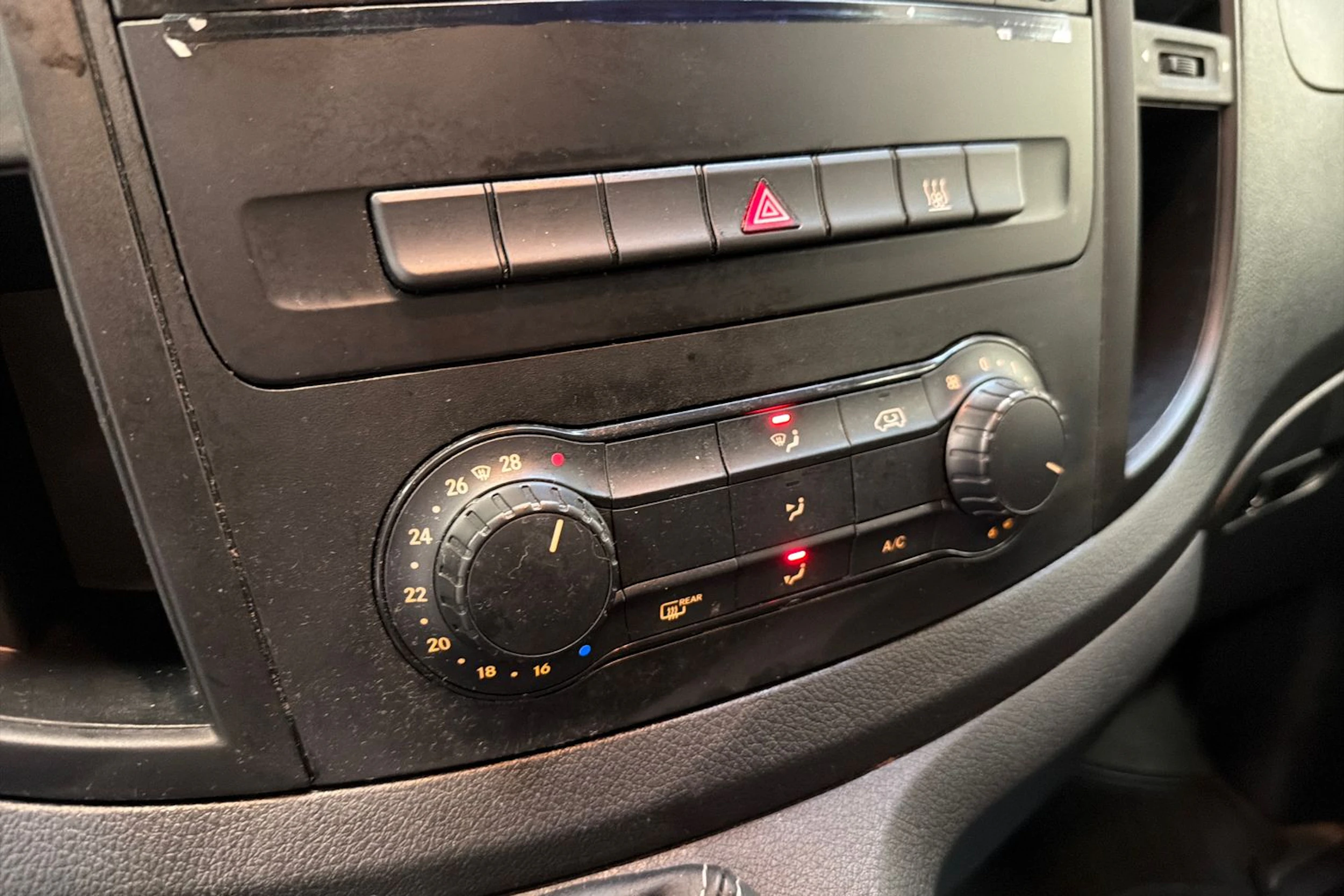 valkoinen Mercedes-Benz Vito 2016 kuva 17.