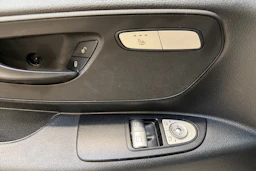 valkoinen Mercedes-Benz Vito 2016 kuva 19.