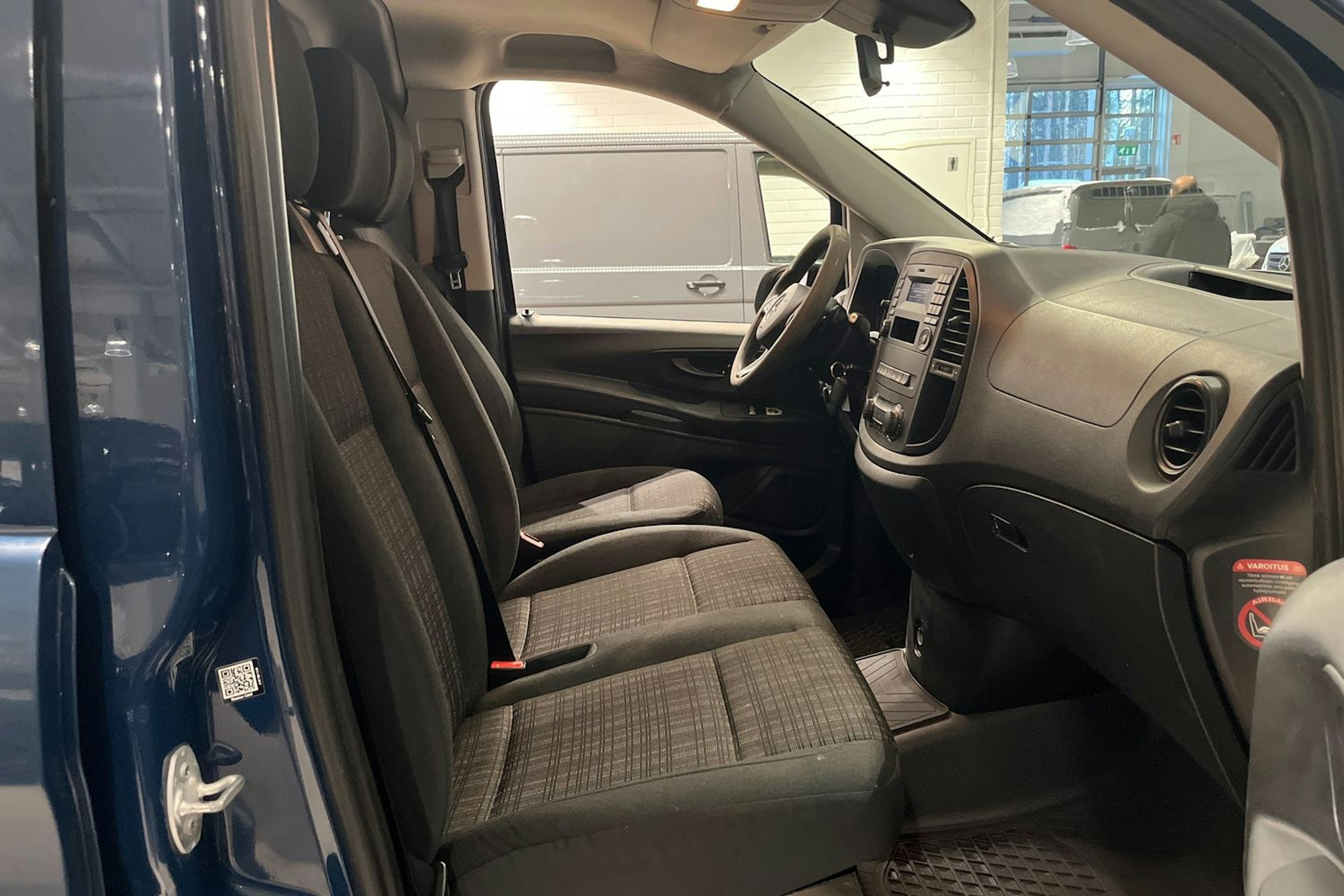 Sininen Mercedes-Benz VITO 2016 kuva 19.