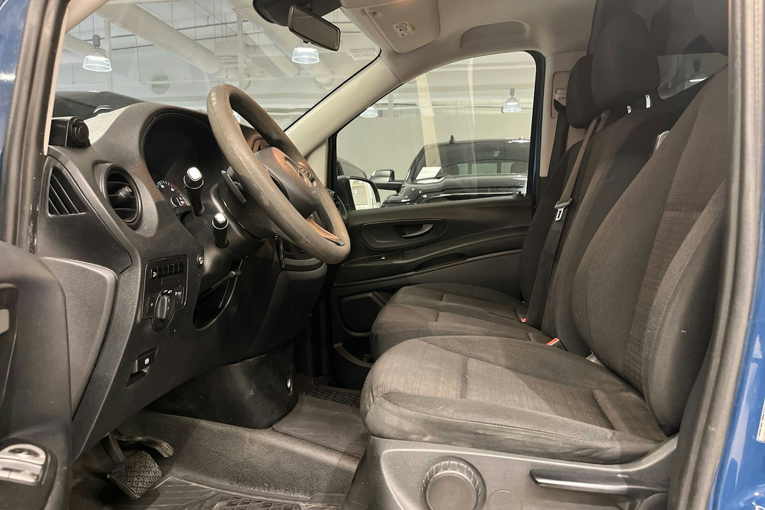 Sininen Mercedes-Benz VITO 2016 kuva 22.