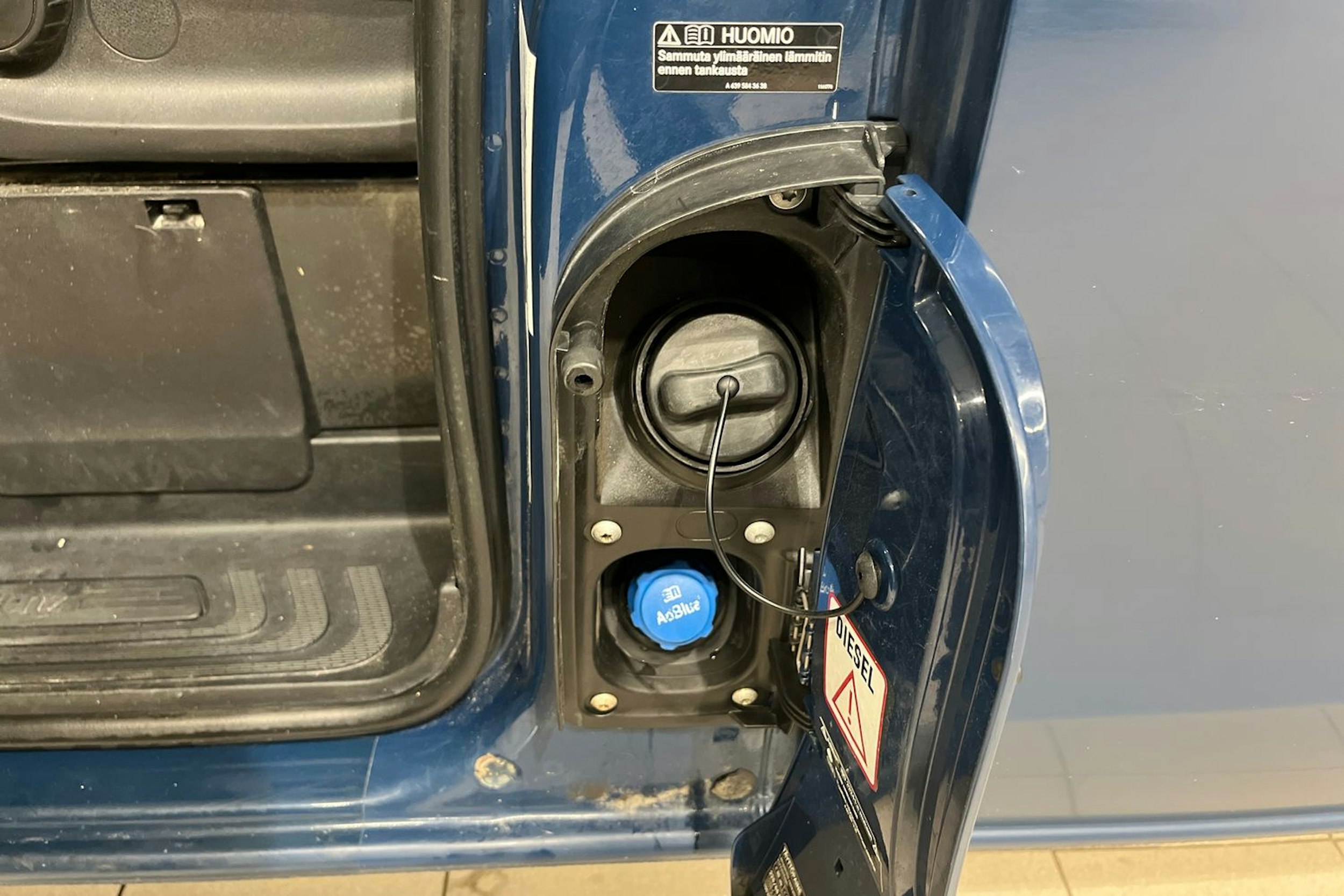 Sininen Mercedes-Benz VITO 2016 kuva 23.