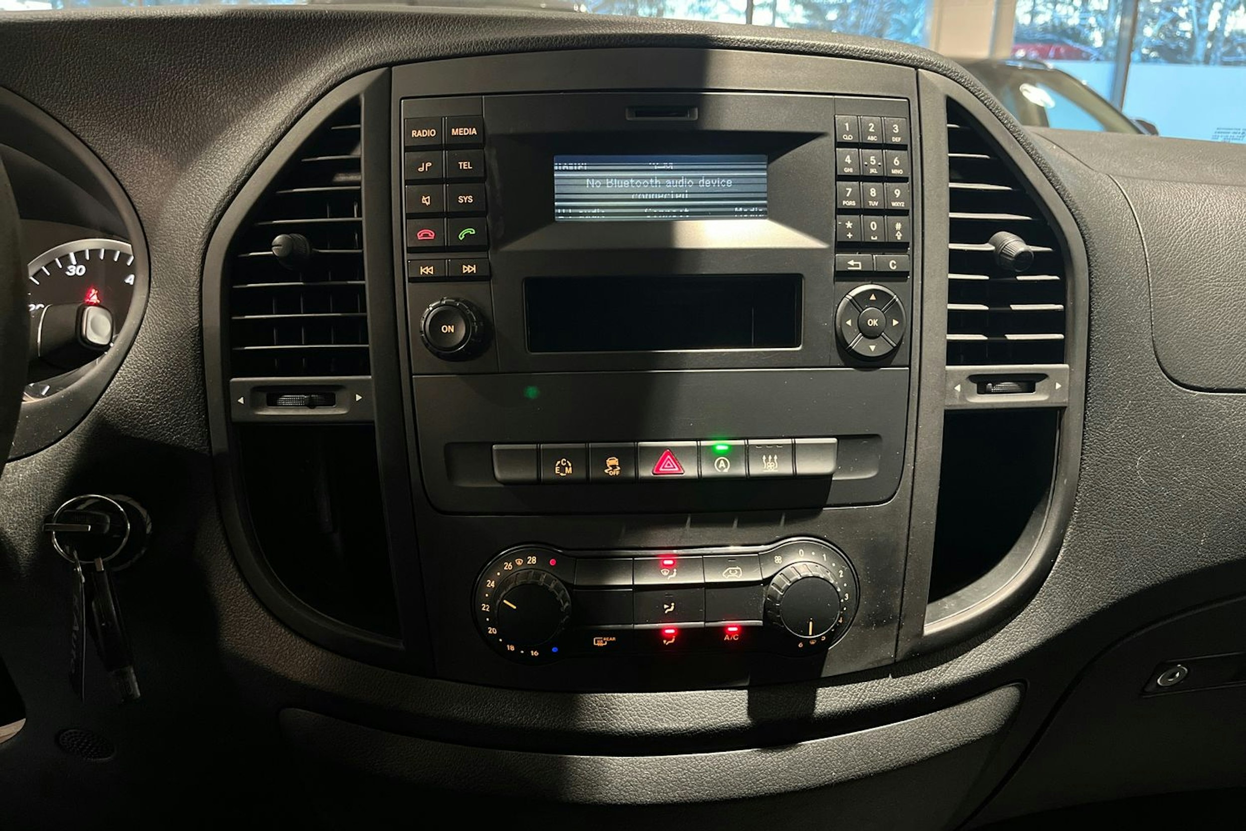 Sininen Mercedes-Benz VITO 2016 kuva 28.