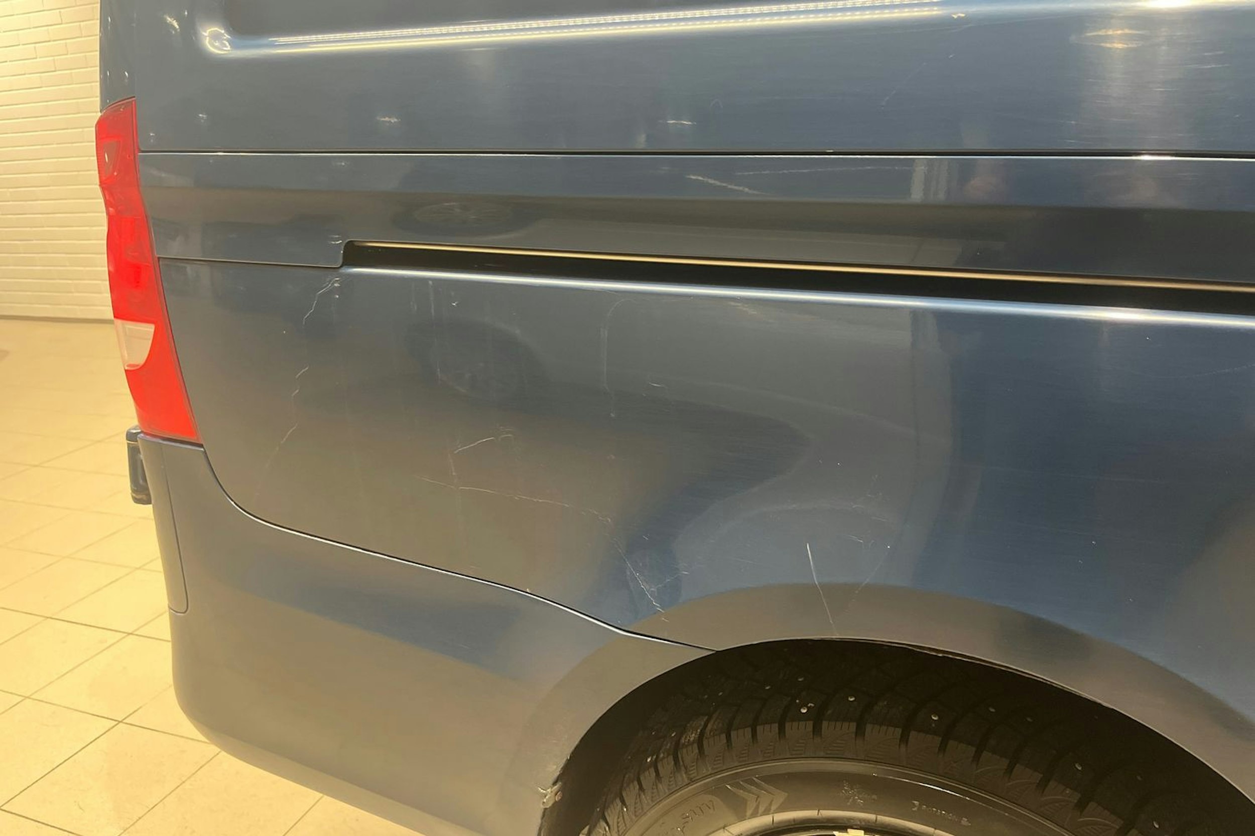 Sininen Mercedes-Benz VITO 2016 kuva 34.