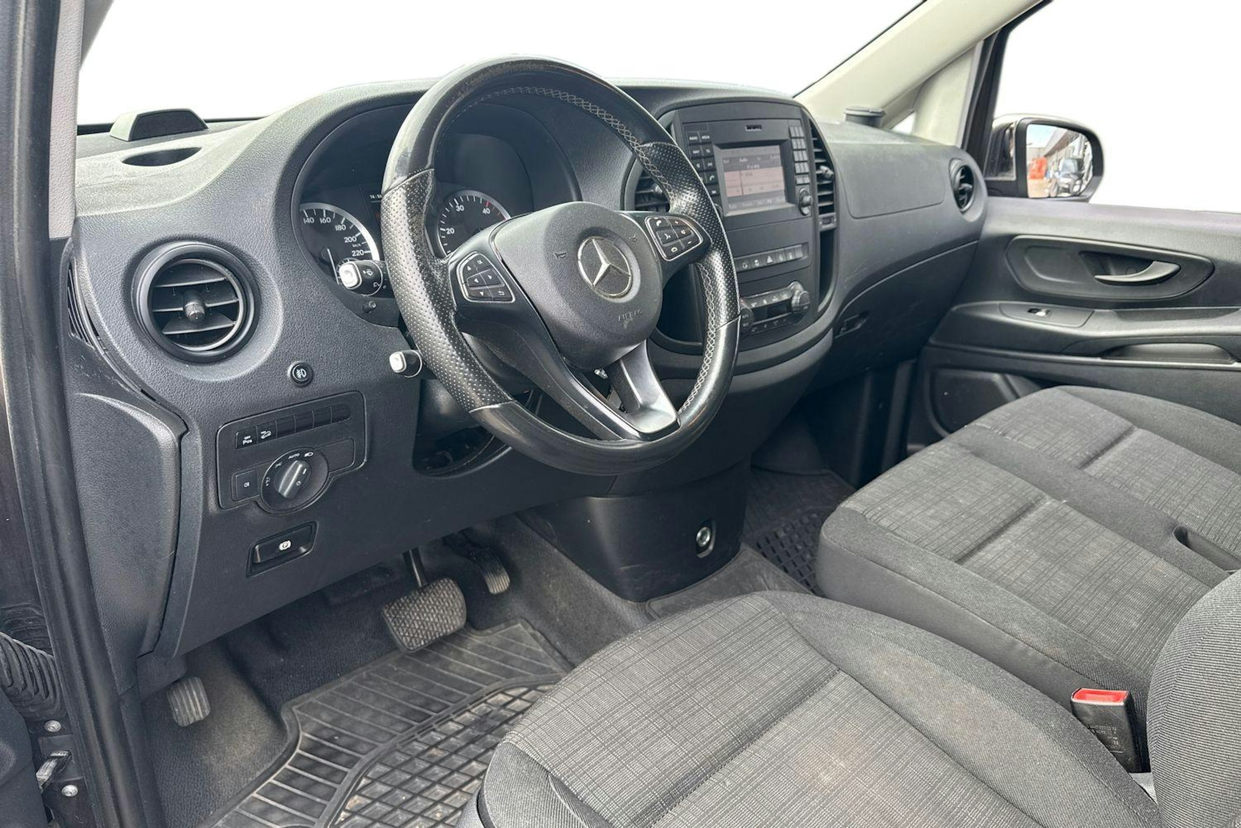 ruskea (beige) Mercedes-Benz Vito 2016 kuva 3.