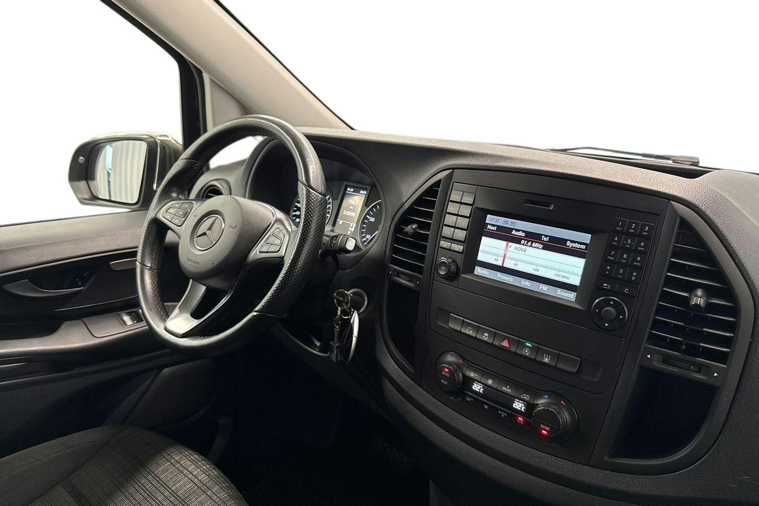ruskea (beige) Mercedes-Benz Vito 2016 kuva 10.