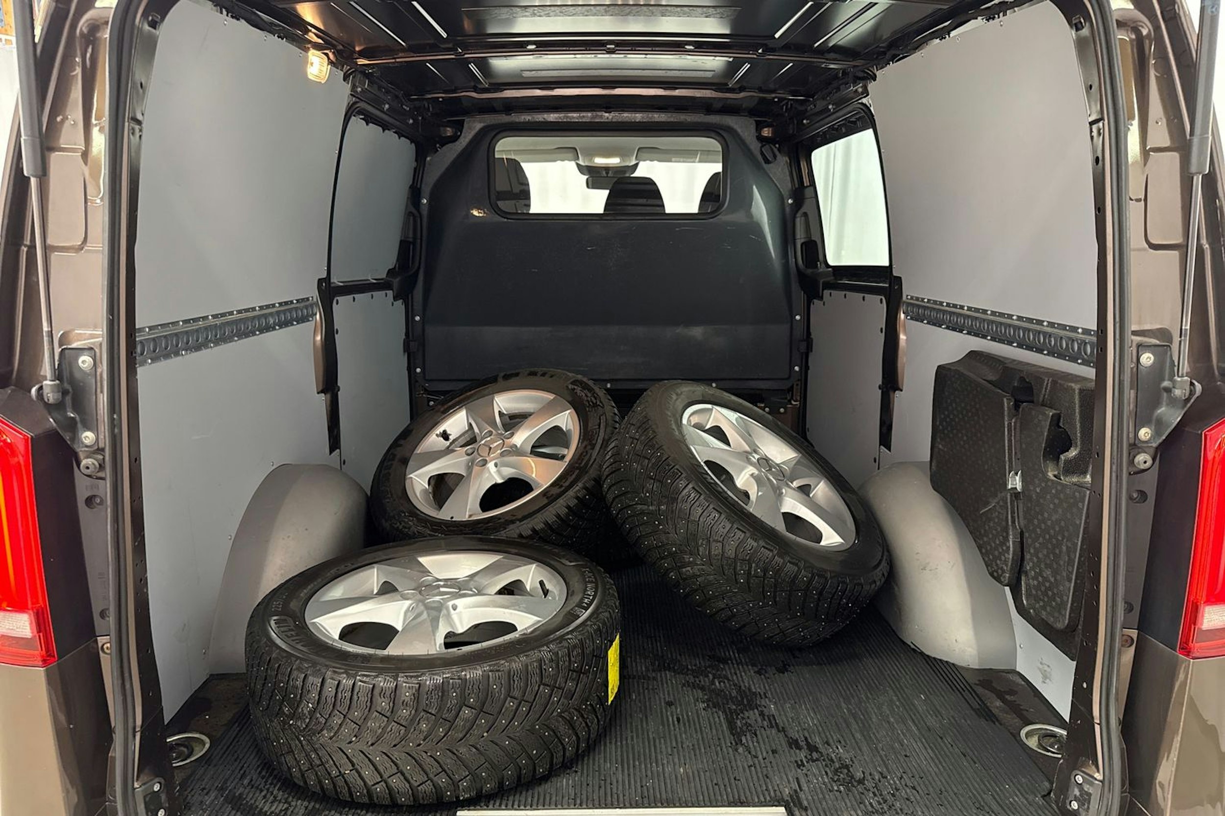 ruskea (beige) Mercedes-Benz Vito 2016 kuva 24.