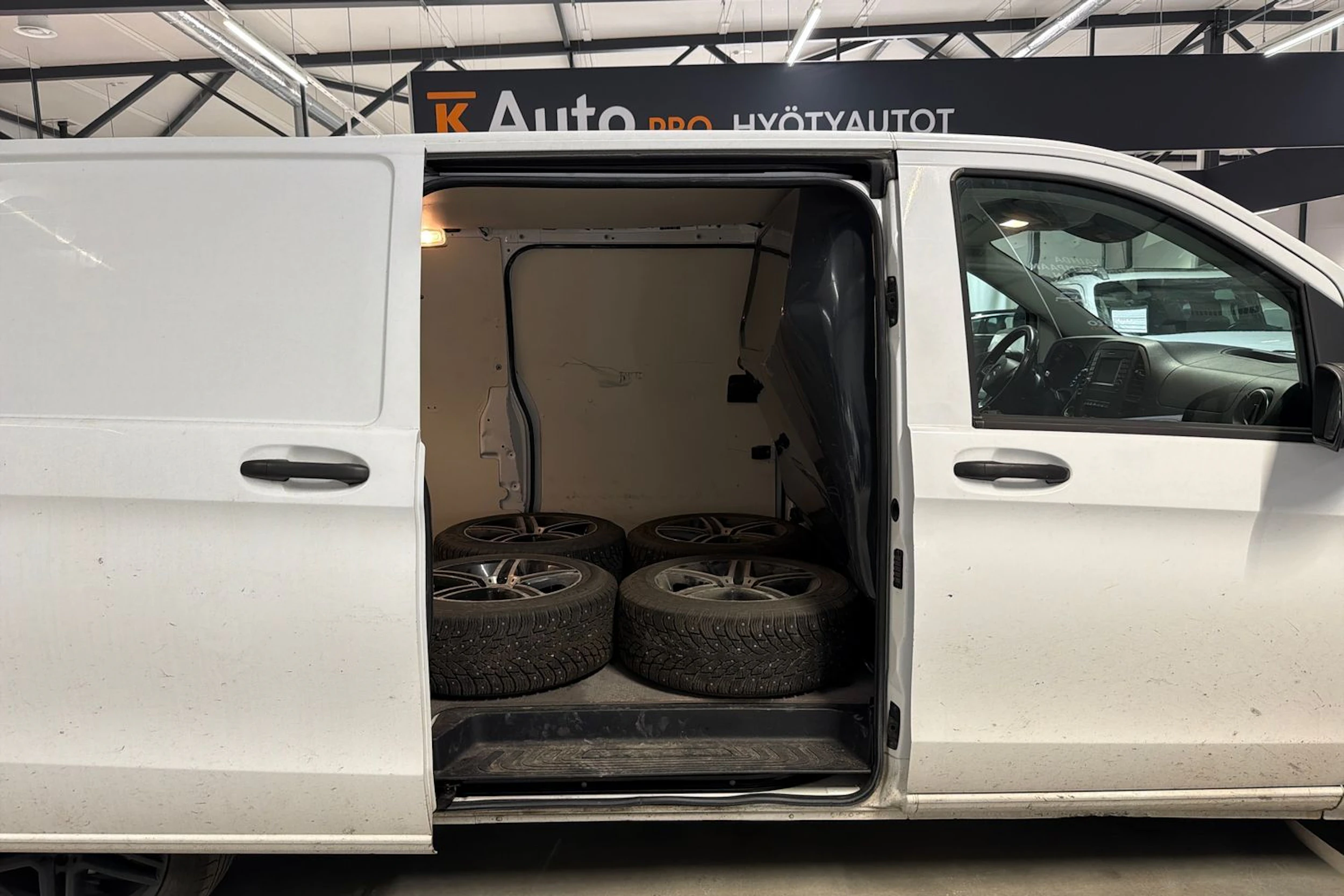 valkoinen Mercedes-Benz Vito 2016 kuva 6.