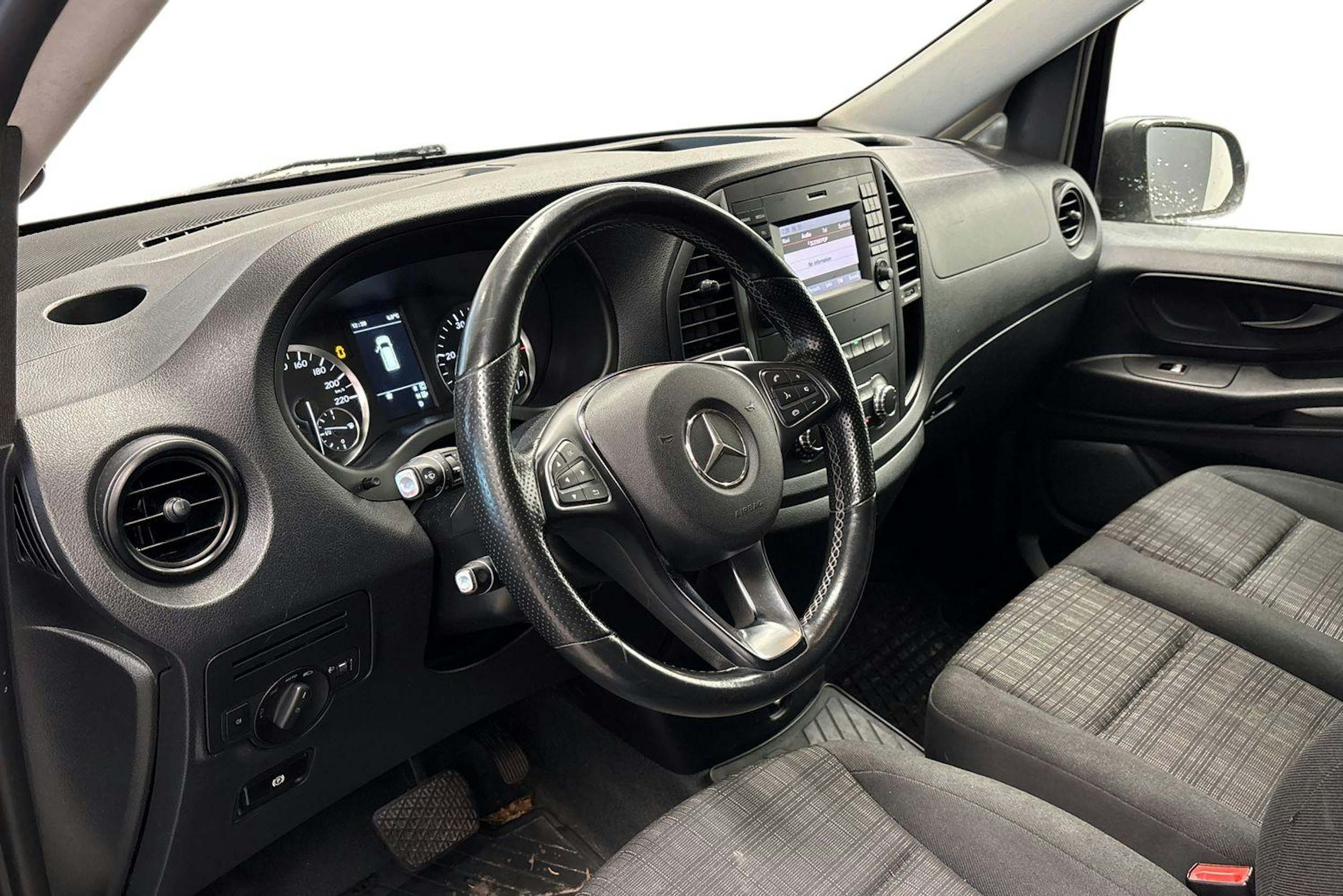 musta Mercedes-Benz Vito 2016 kuva 3.