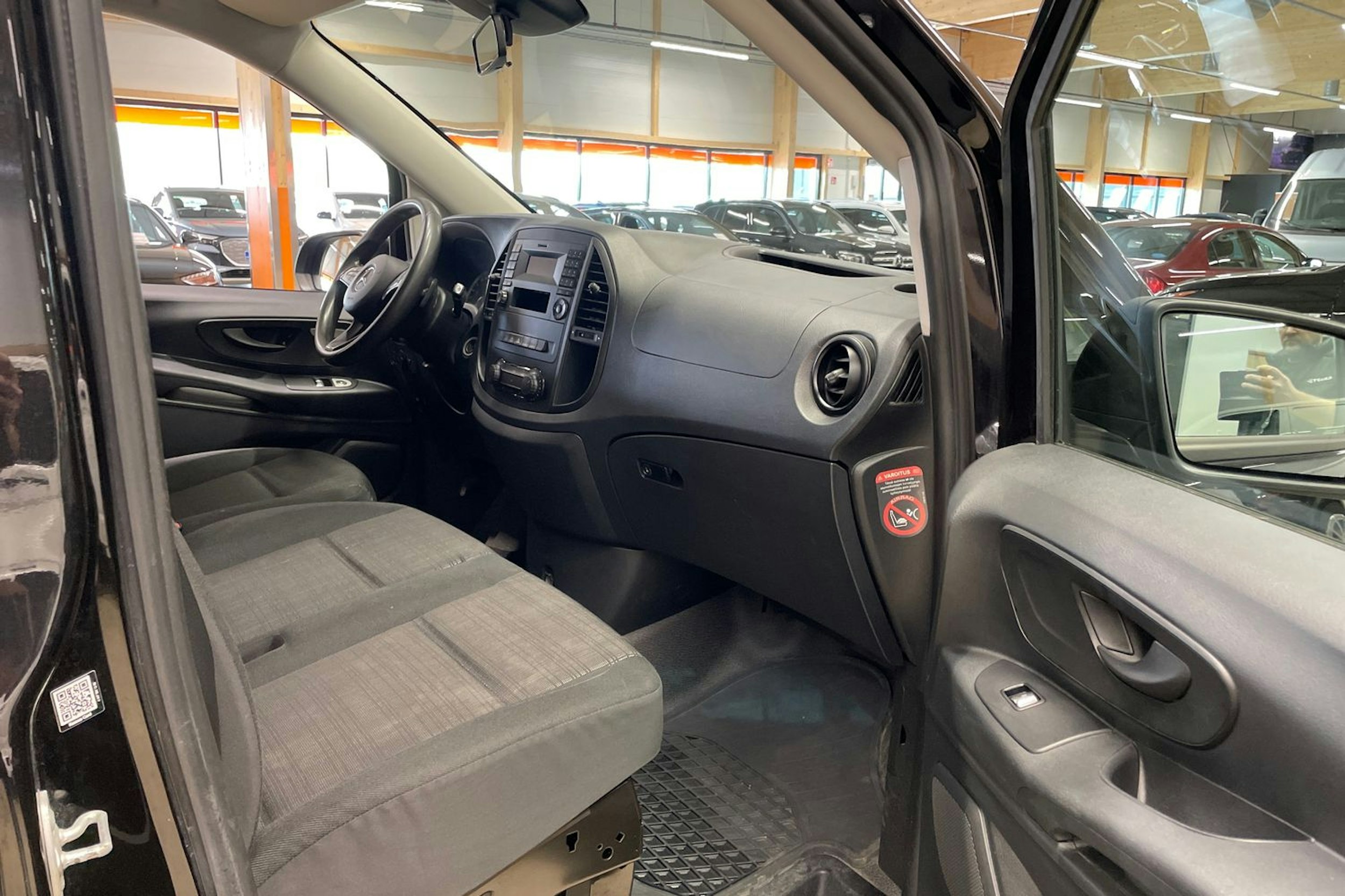 musta Mercedes-Benz Vito 2016 kuva 16.