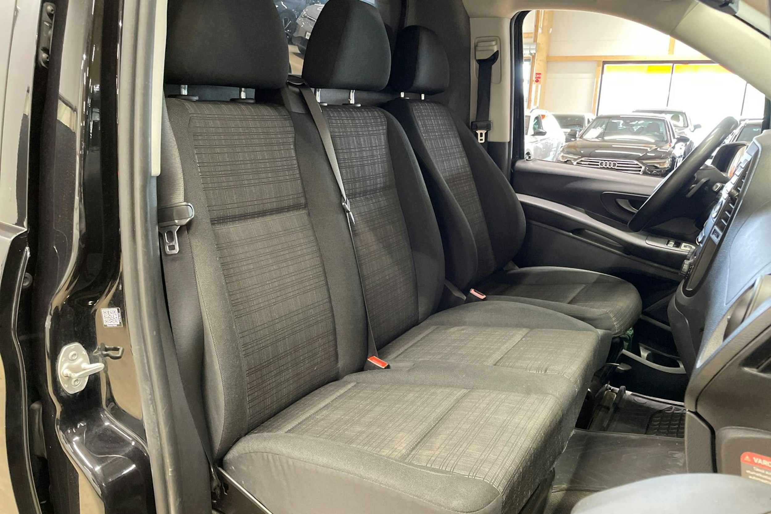 musta Mercedes-Benz Vito 2016 kuva 17.