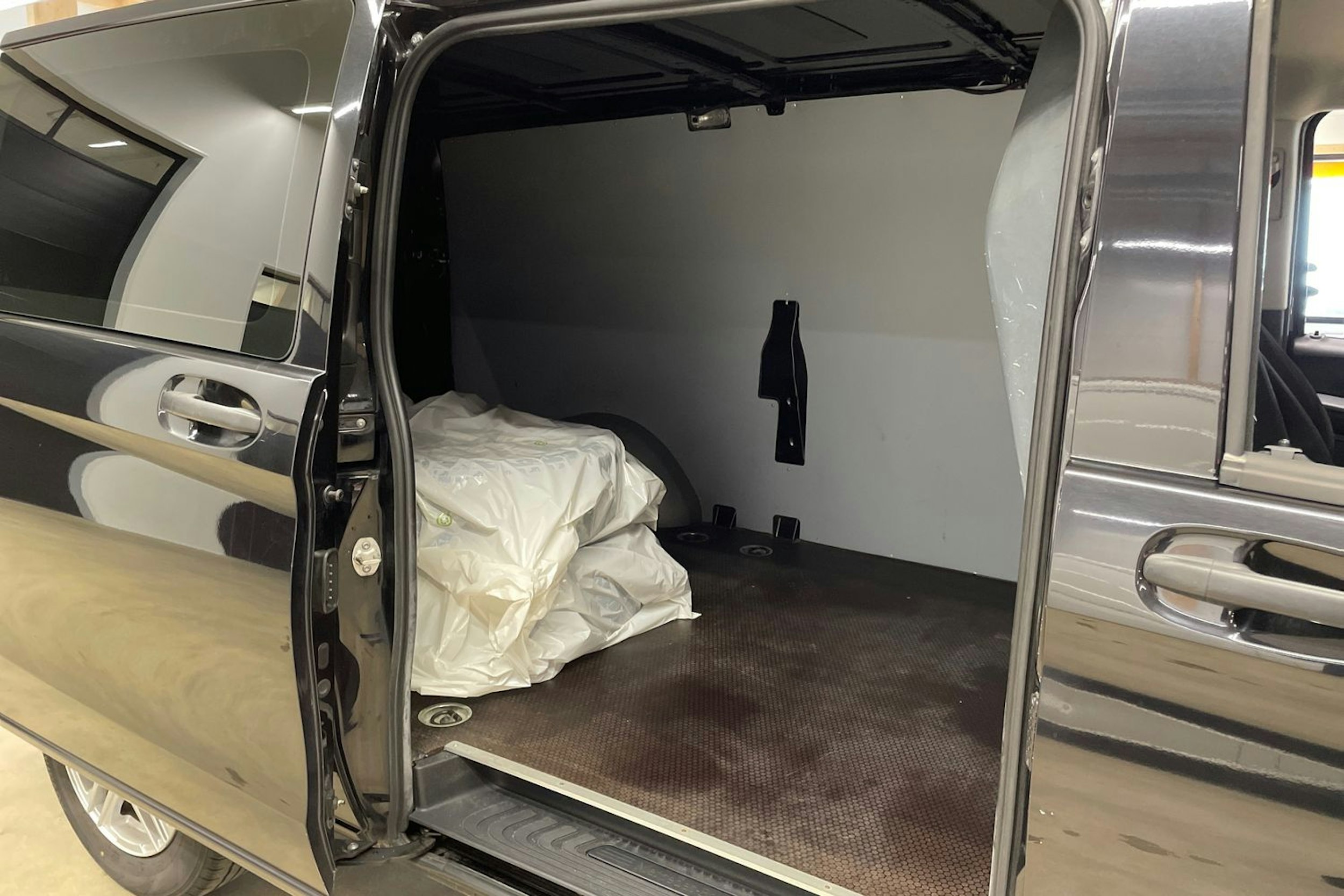musta Mercedes-Benz Vito 2016 kuva 18.