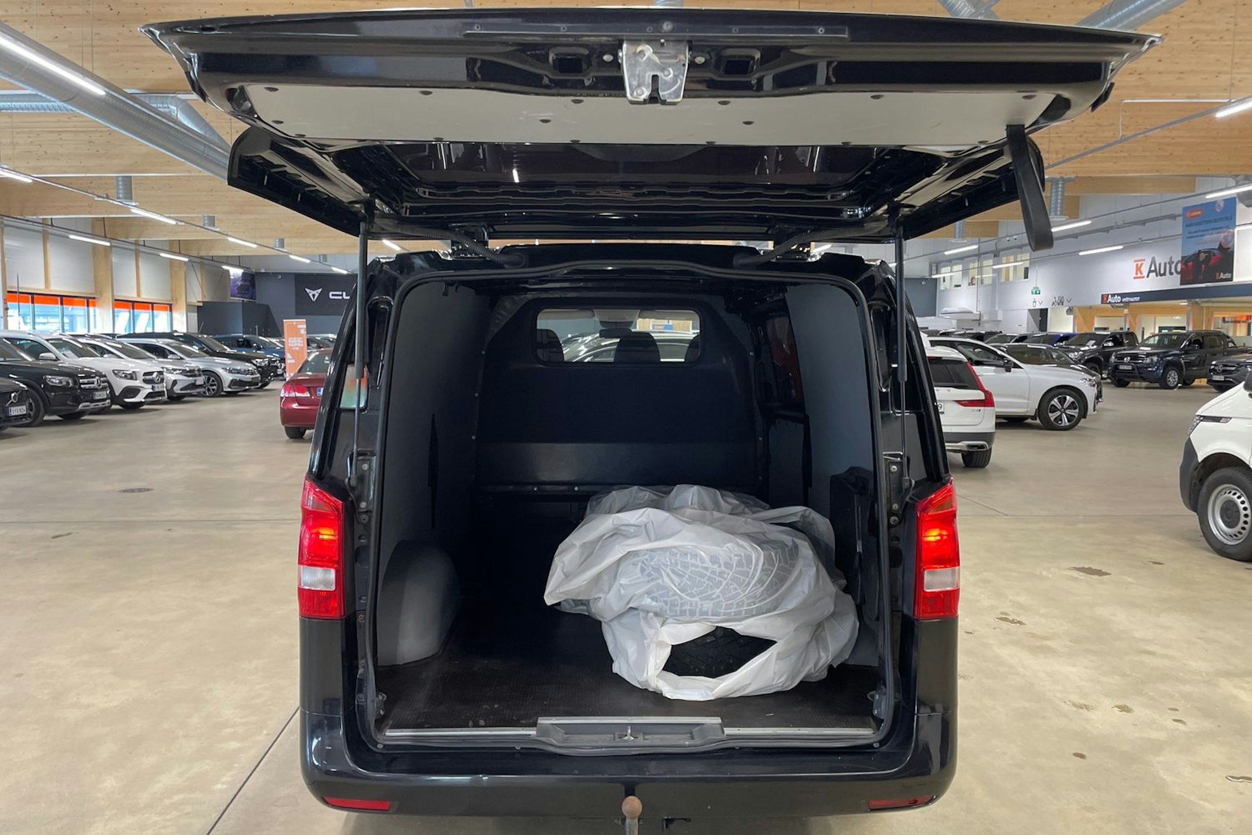 musta Mercedes-Benz Vito 2016 kuva 20.