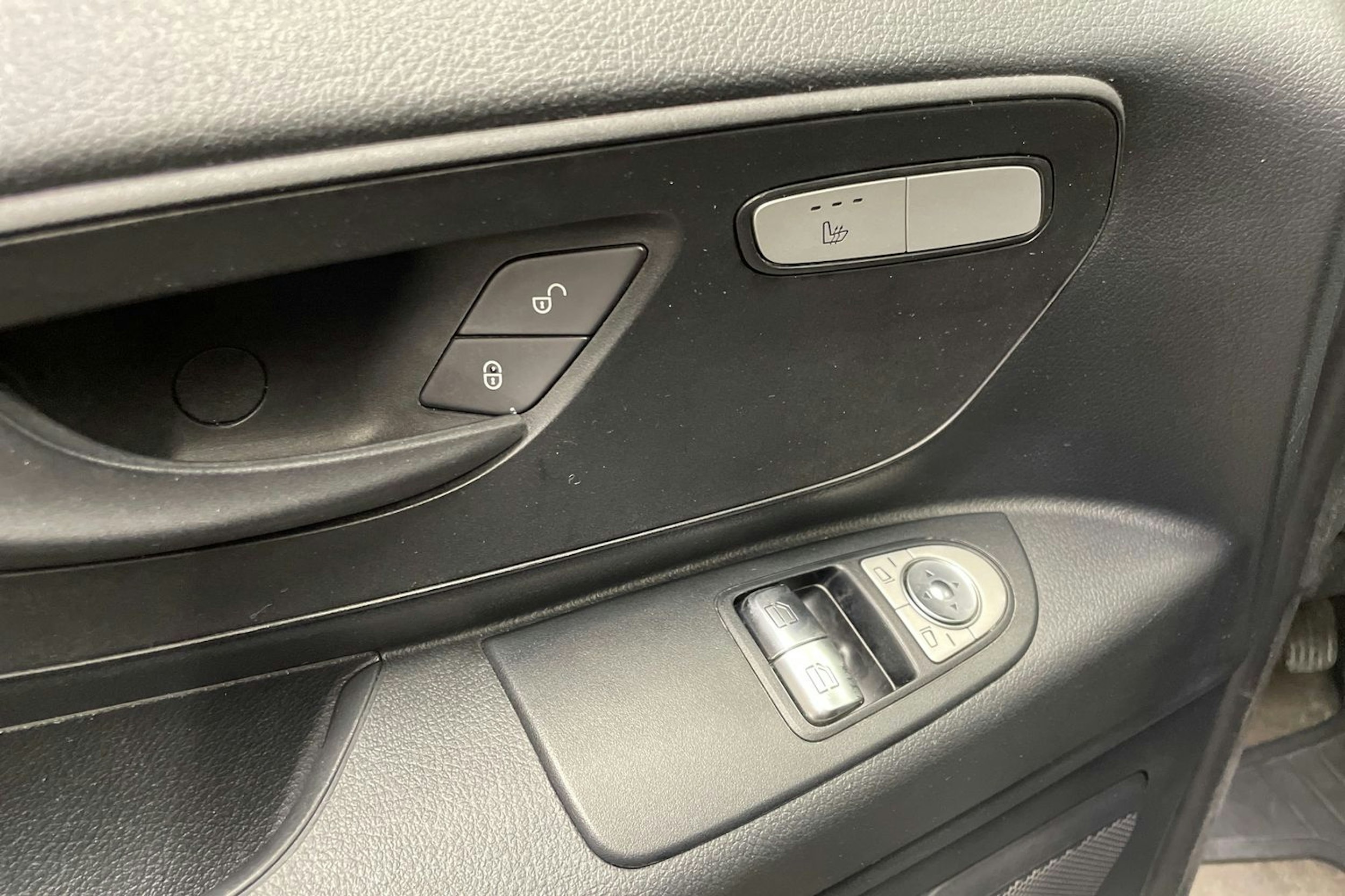 musta Mercedes-Benz Vito 2016 kuva 23.