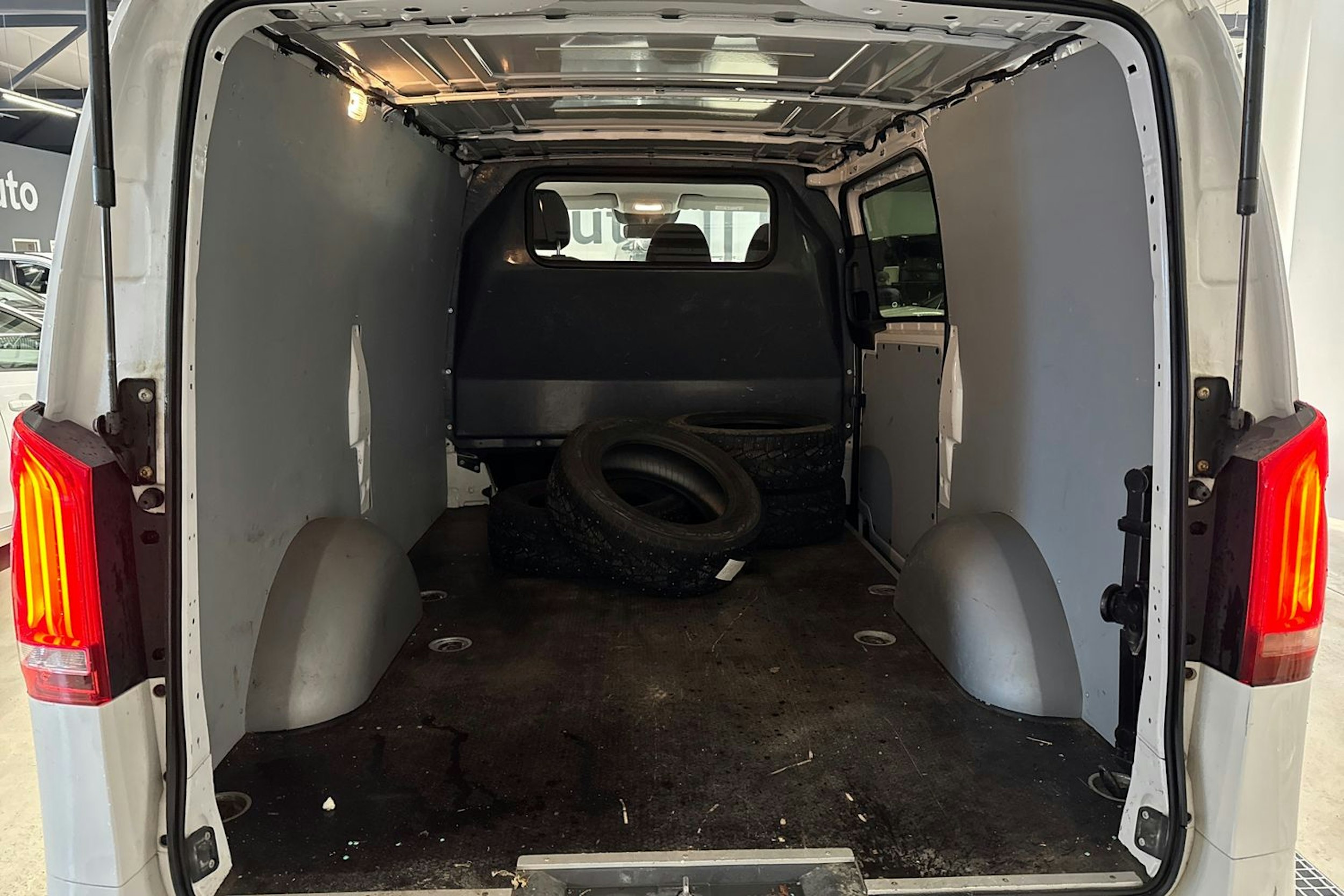 valkoinen Mercedes-Benz Vito 2016 kuva 5.