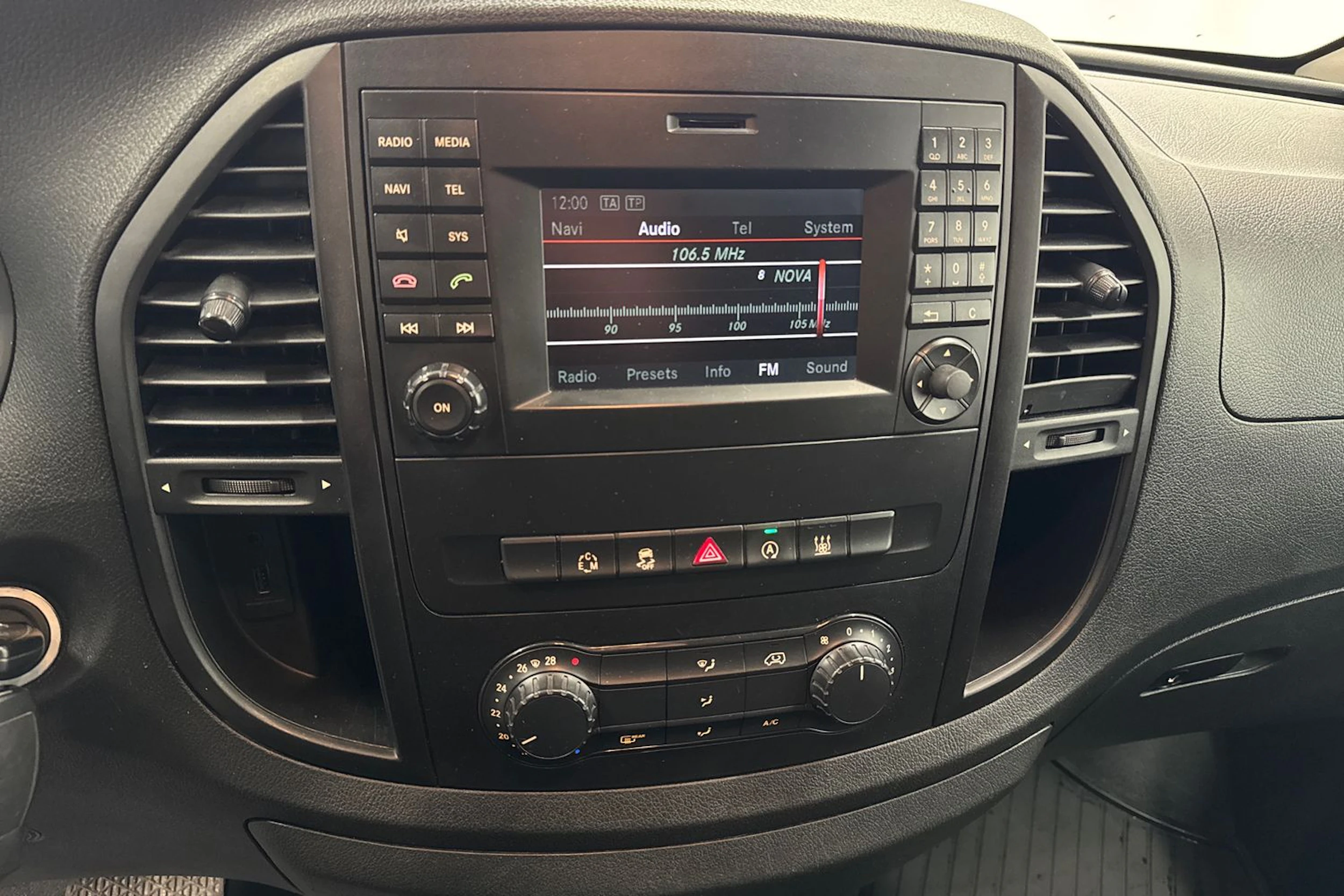 valkoinen Mercedes-Benz Vito 2016 kuva 10.