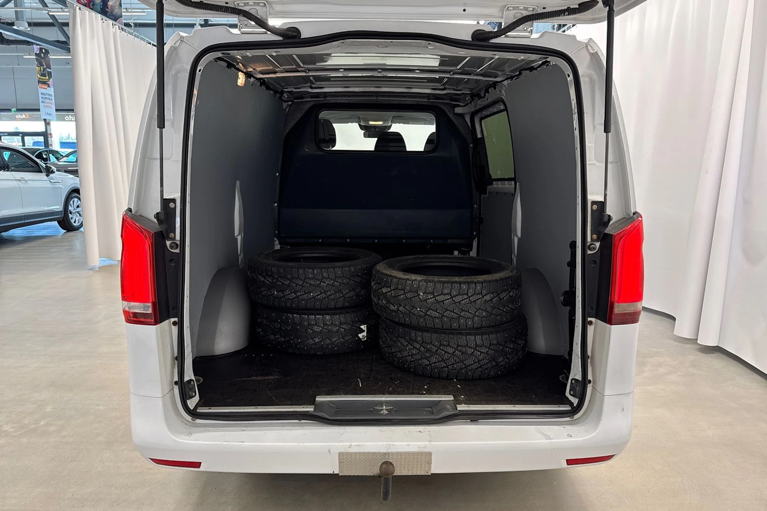 valkoinen Mercedes-Benz Vito 2016 kuva 11.