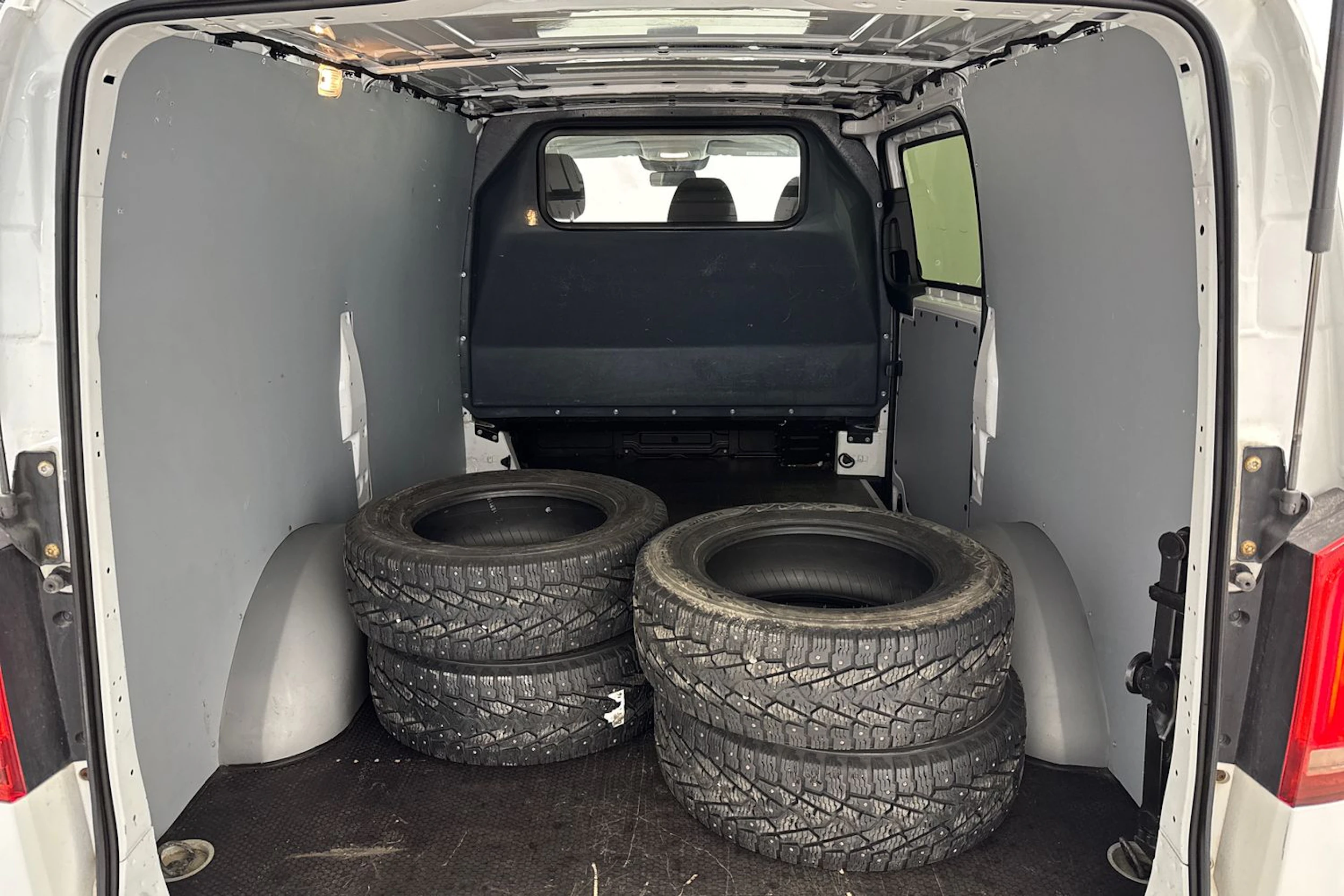 valkoinen Mercedes-Benz Vito 2016 kuva 12.