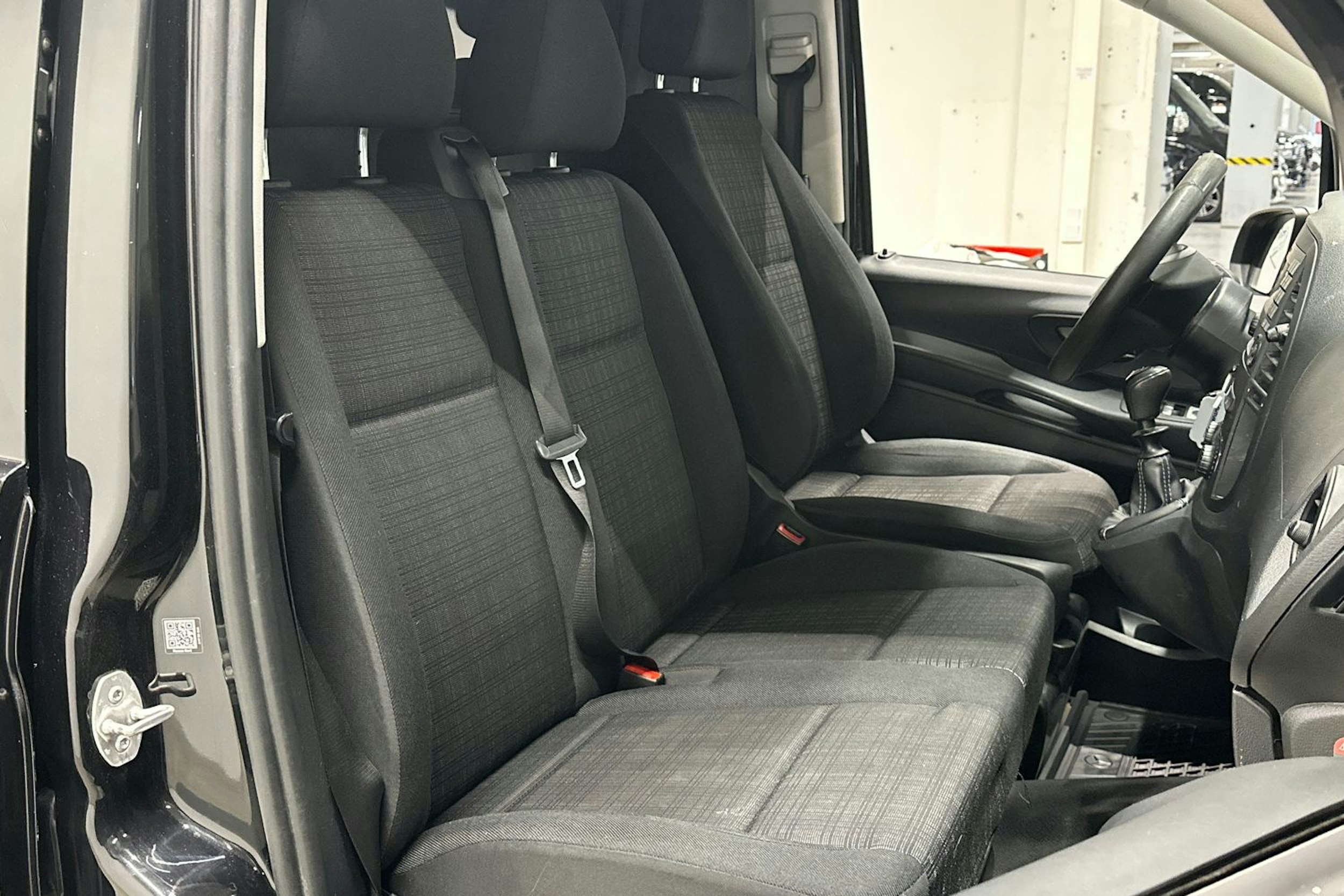 Musta Mercedes-Benz VITO 2016 kuva 13.