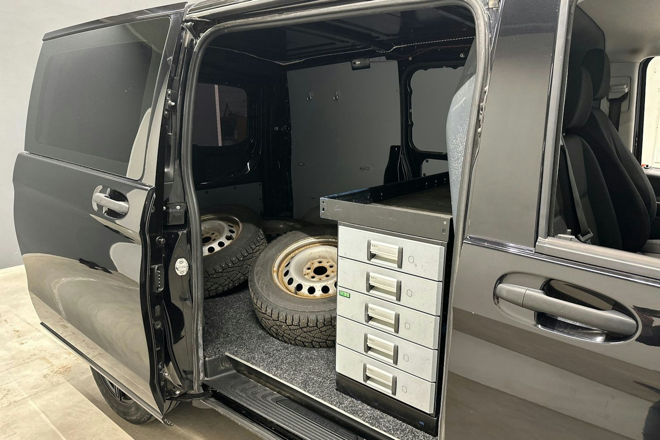 Musta Mercedes-Benz VITO 2016 kuva 14.
