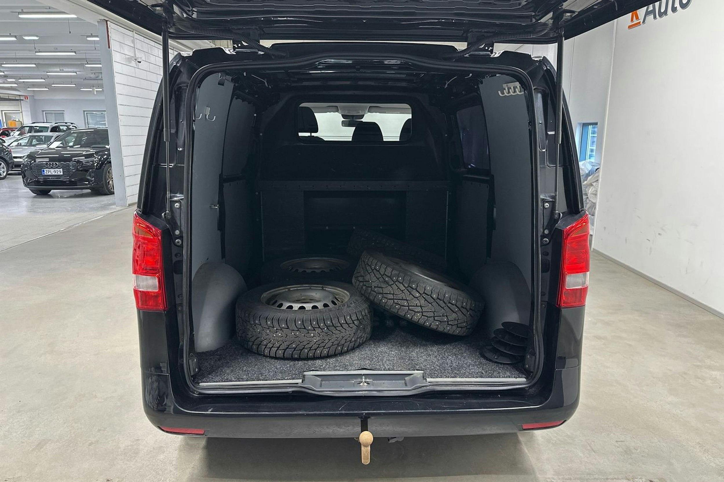 Musta Mercedes-Benz VITO 2016 kuva 15.