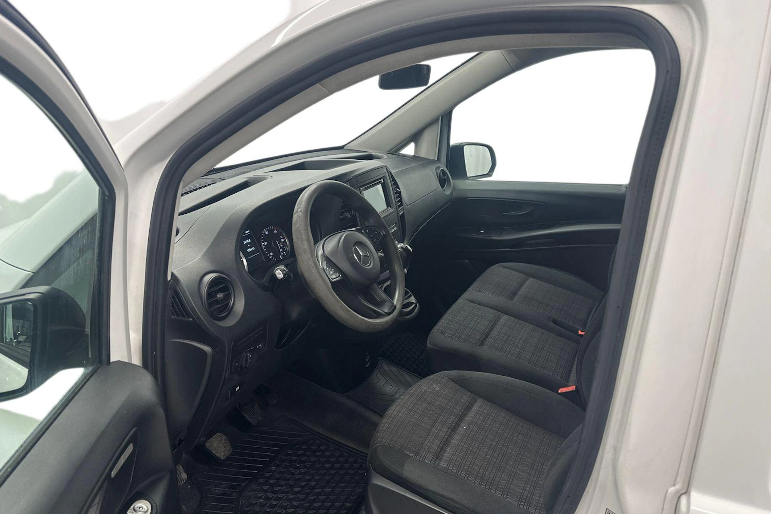 valkoinen Mercedes-Benz Vito 2016 kuva 6.