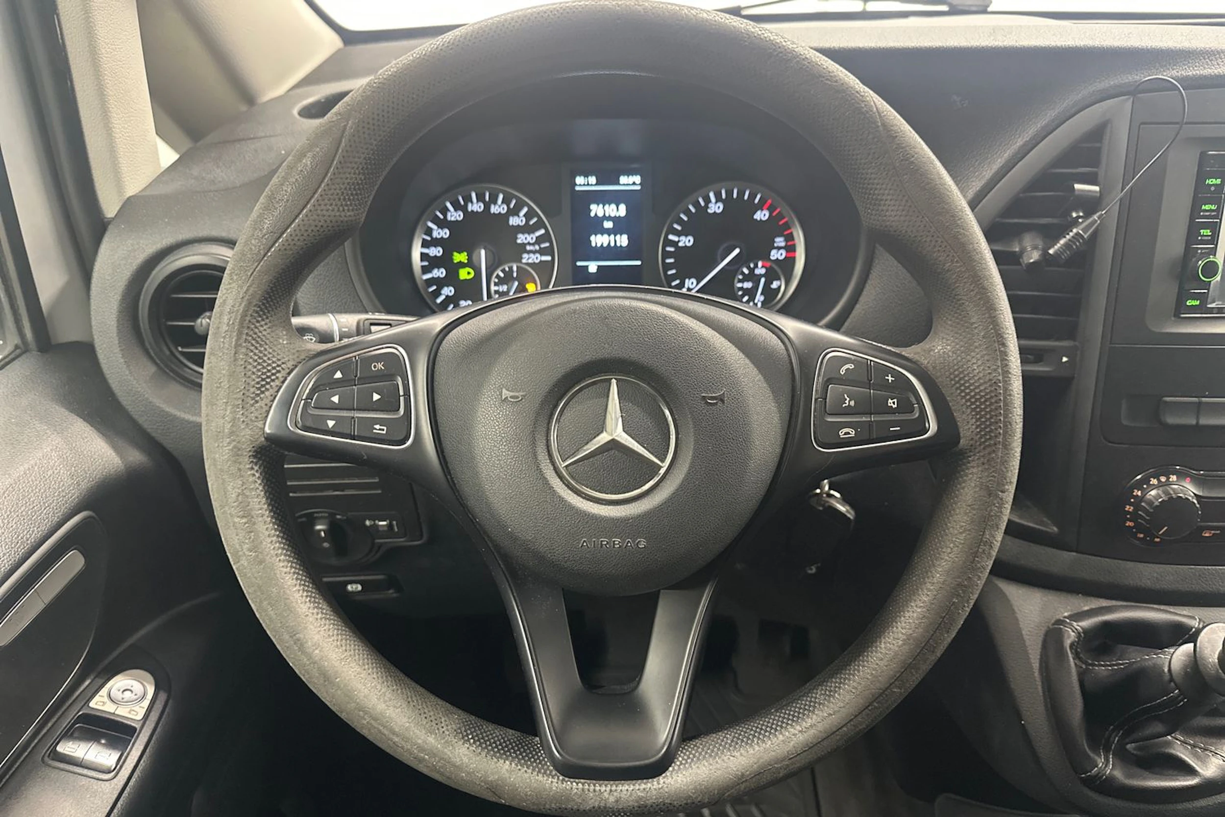 valkoinen Mercedes-Benz Vito 2016 kuva 10.