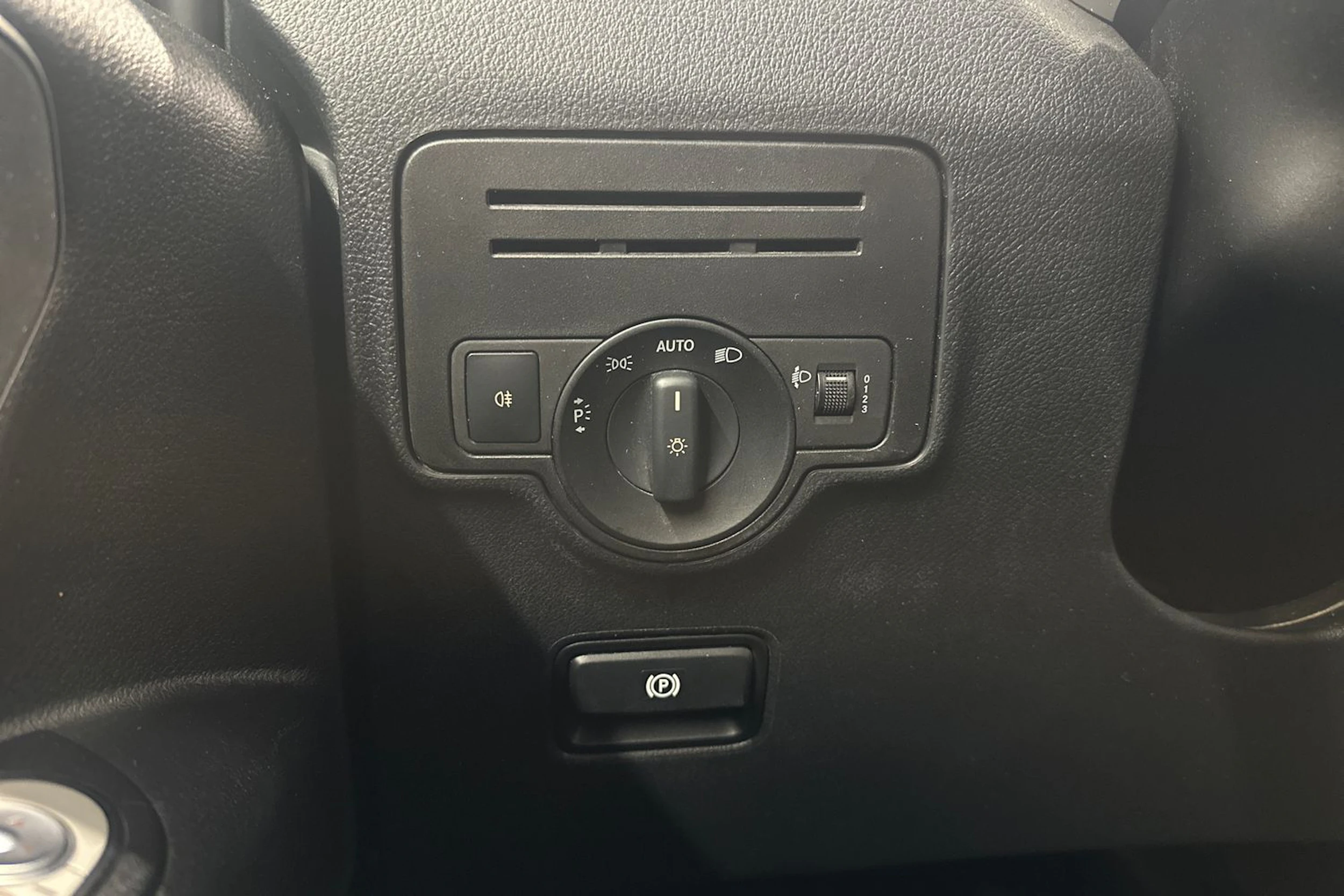 valkoinen Mercedes-Benz Vito 2016 kuva 15.