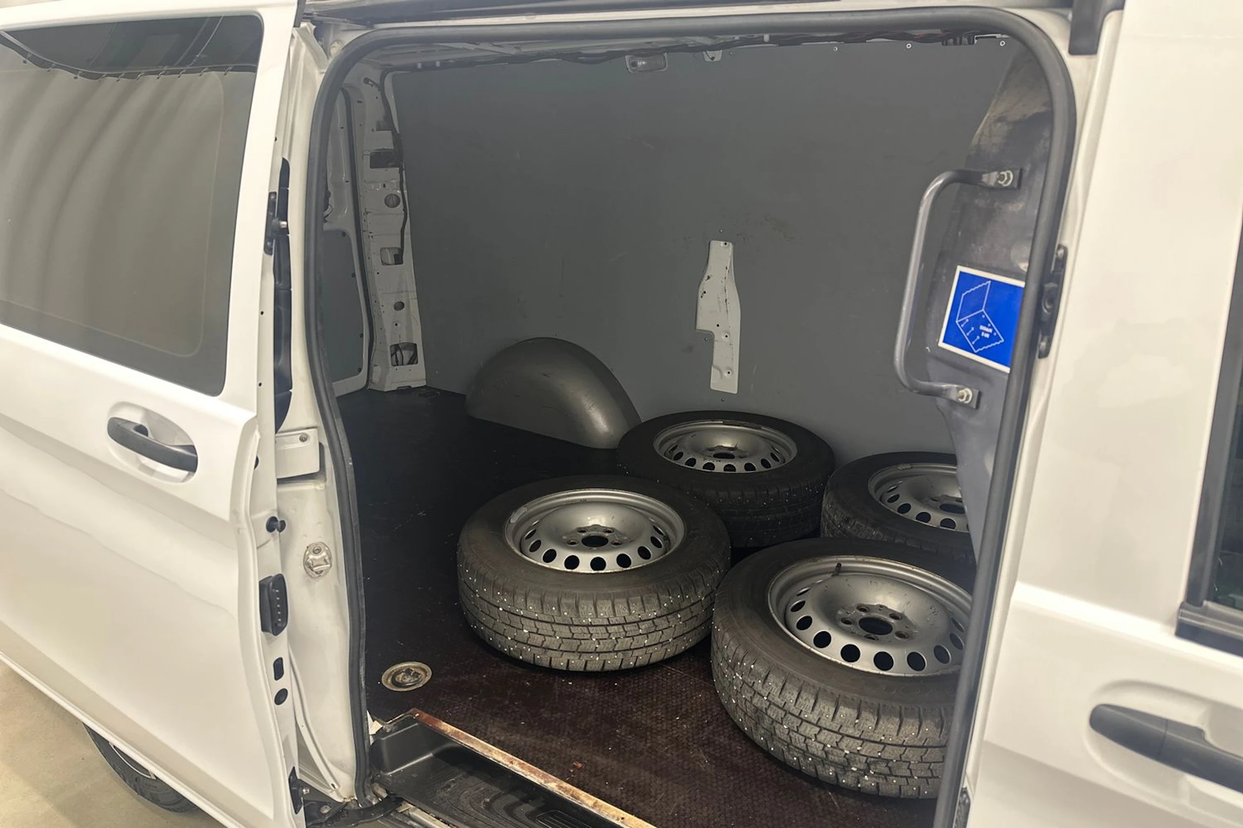 valkoinen Mercedes-Benz Vito 2016 kuva 18.