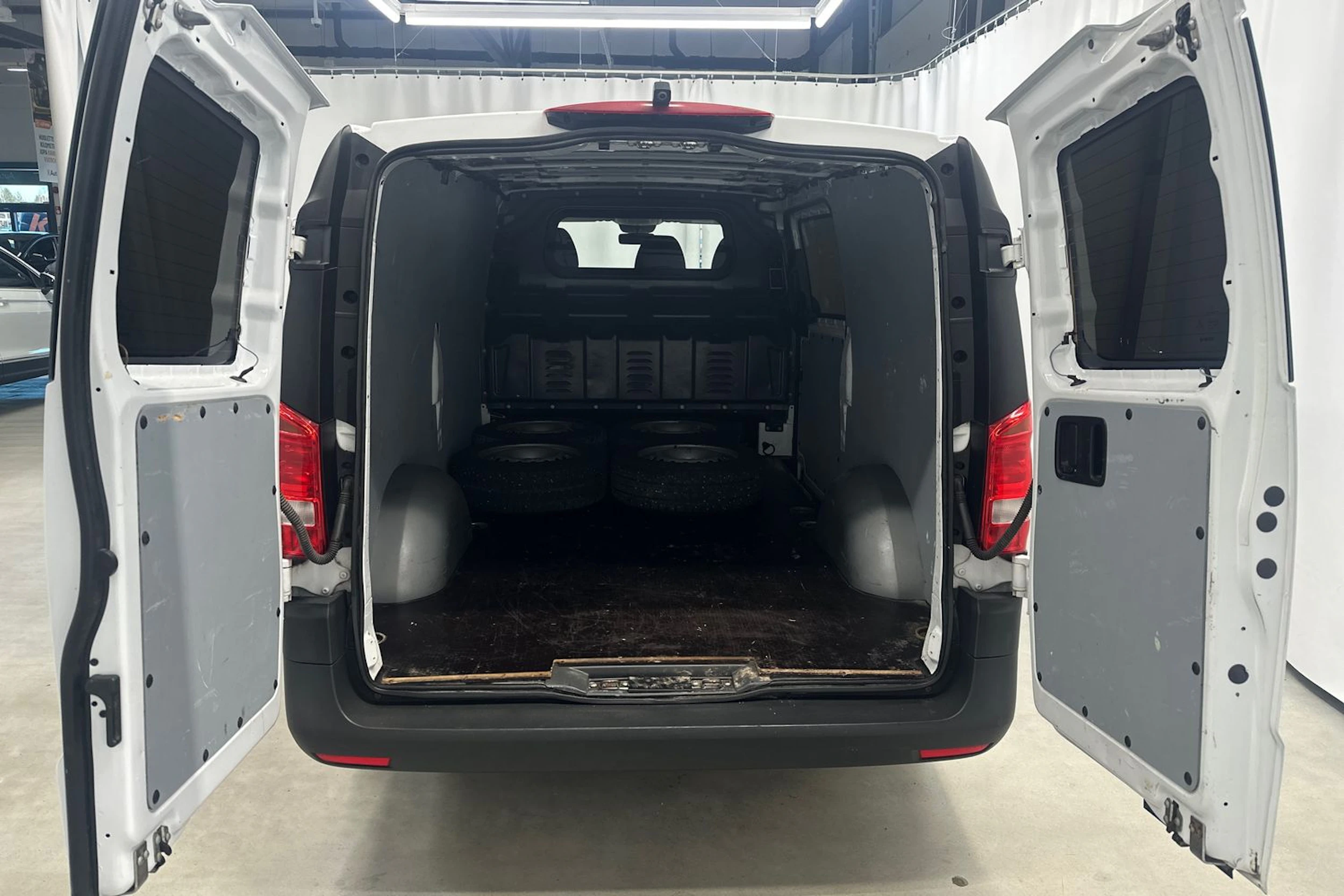 valkoinen Mercedes-Benz Vito 2016 kuva 19.