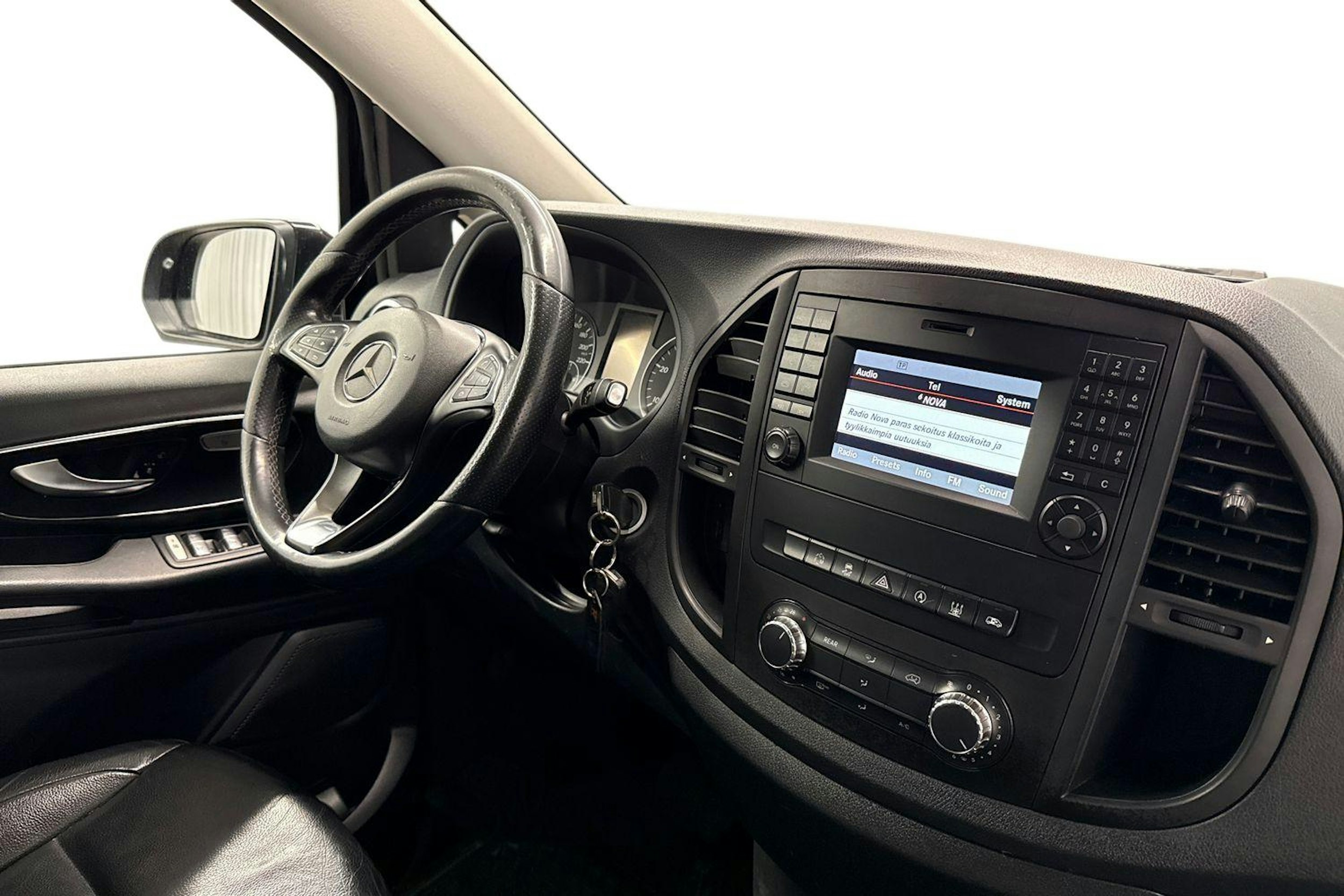 musta Mercedes-Benz Vito 2016 kuva 11.