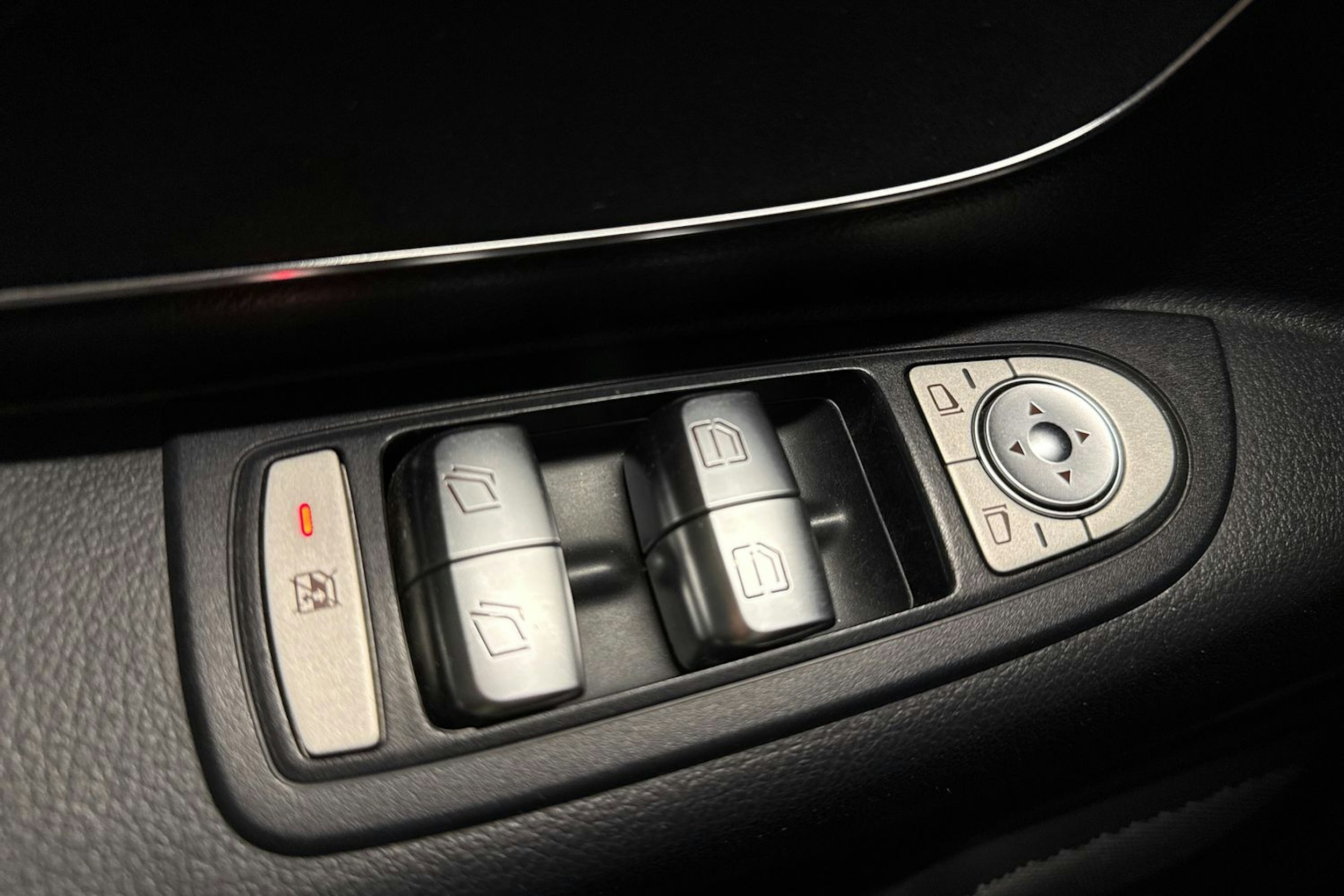 musta Mercedes-Benz Vito 2016 kuva 19.