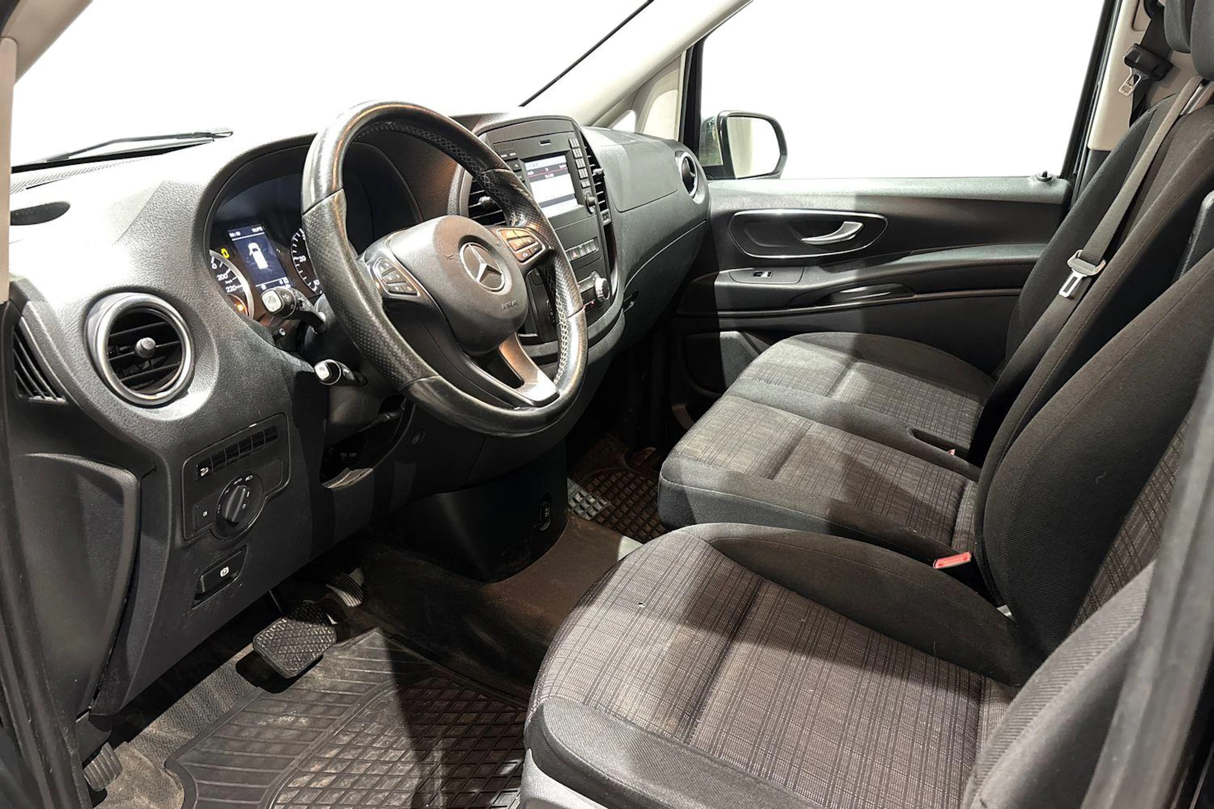 musta Mercedes-Benz Vito 2016 kuva 6.