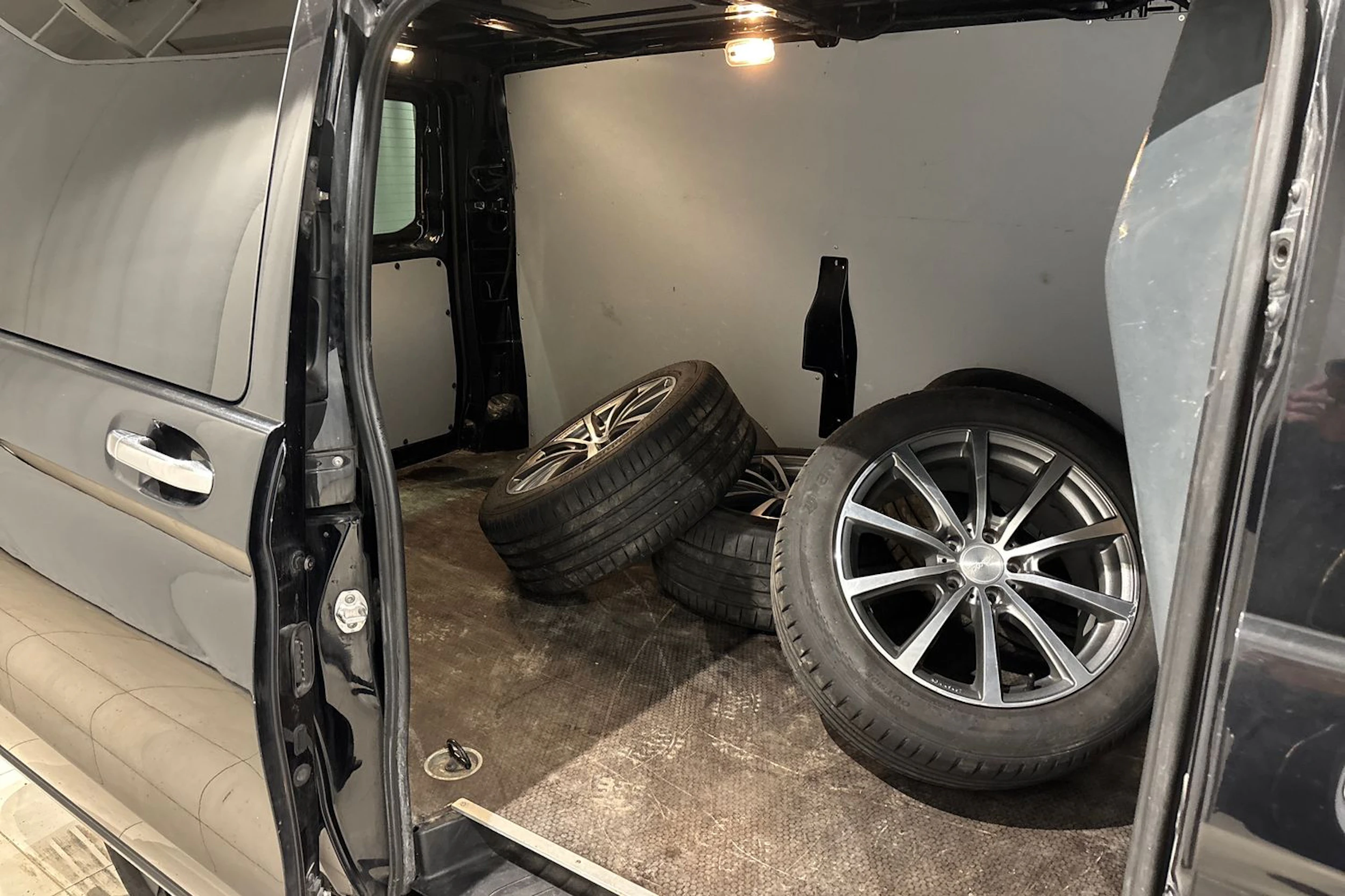 musta Mercedes-Benz Vito 2016 kuva 13.