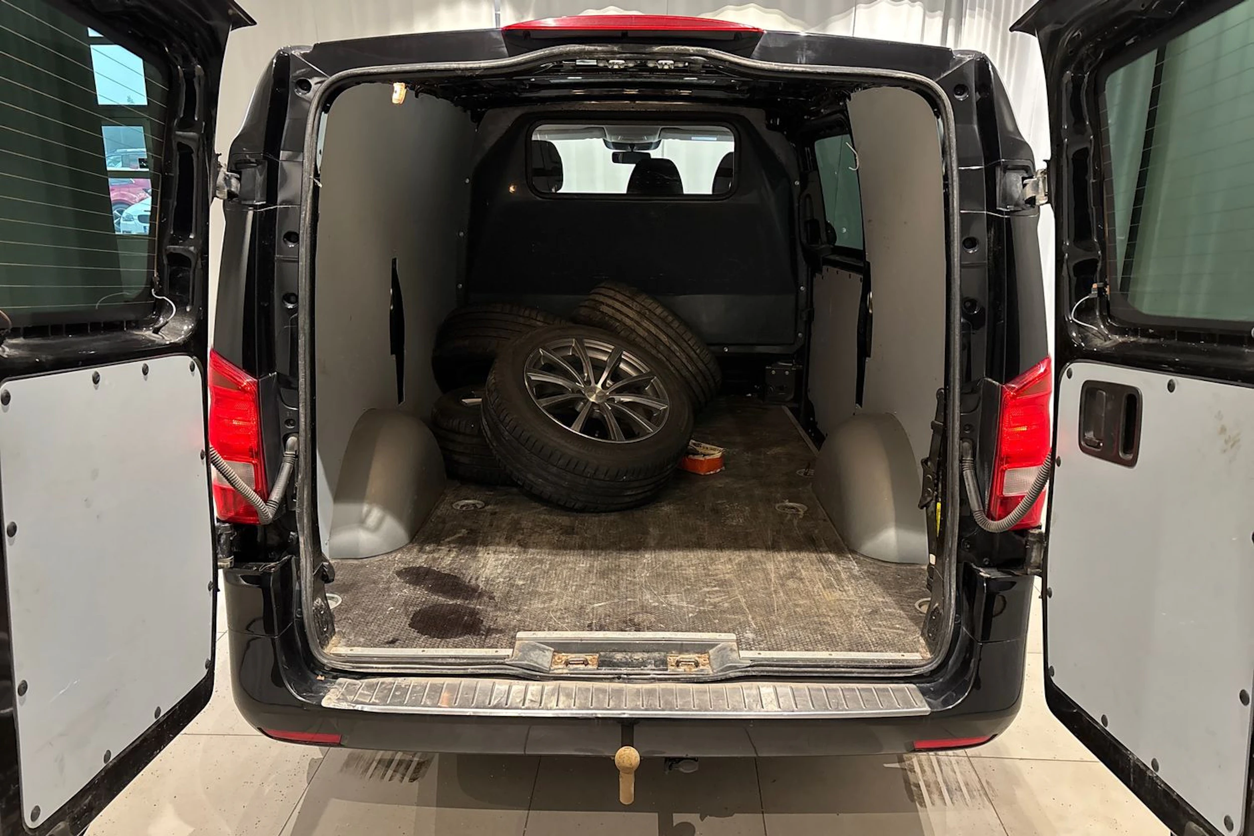 musta Mercedes-Benz Vito 2016 kuva 14.