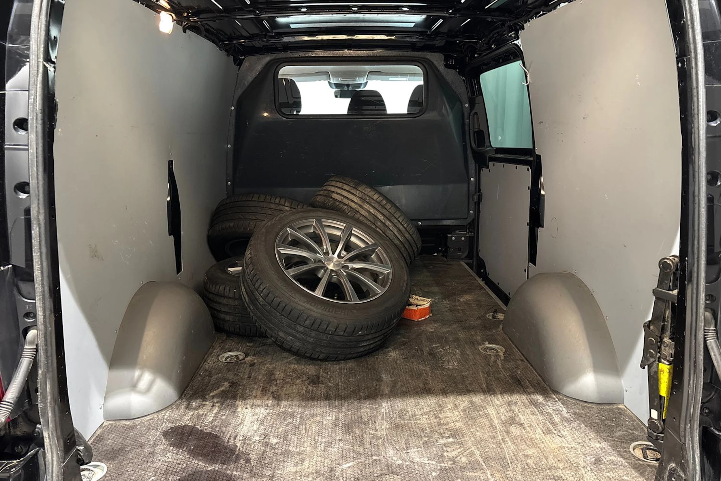 musta Mercedes-Benz Vito 2016 kuva 15.