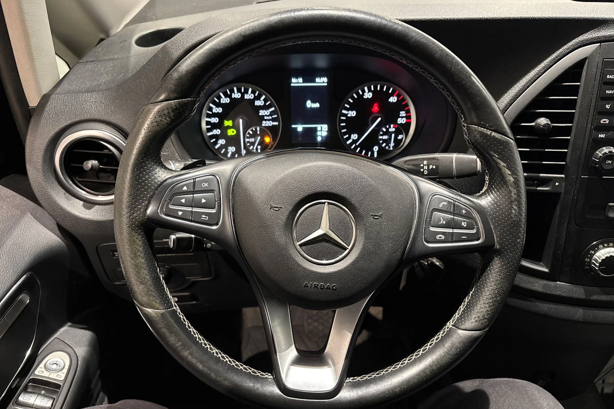 musta Mercedes-Benz Vito 2016 kuva 16.