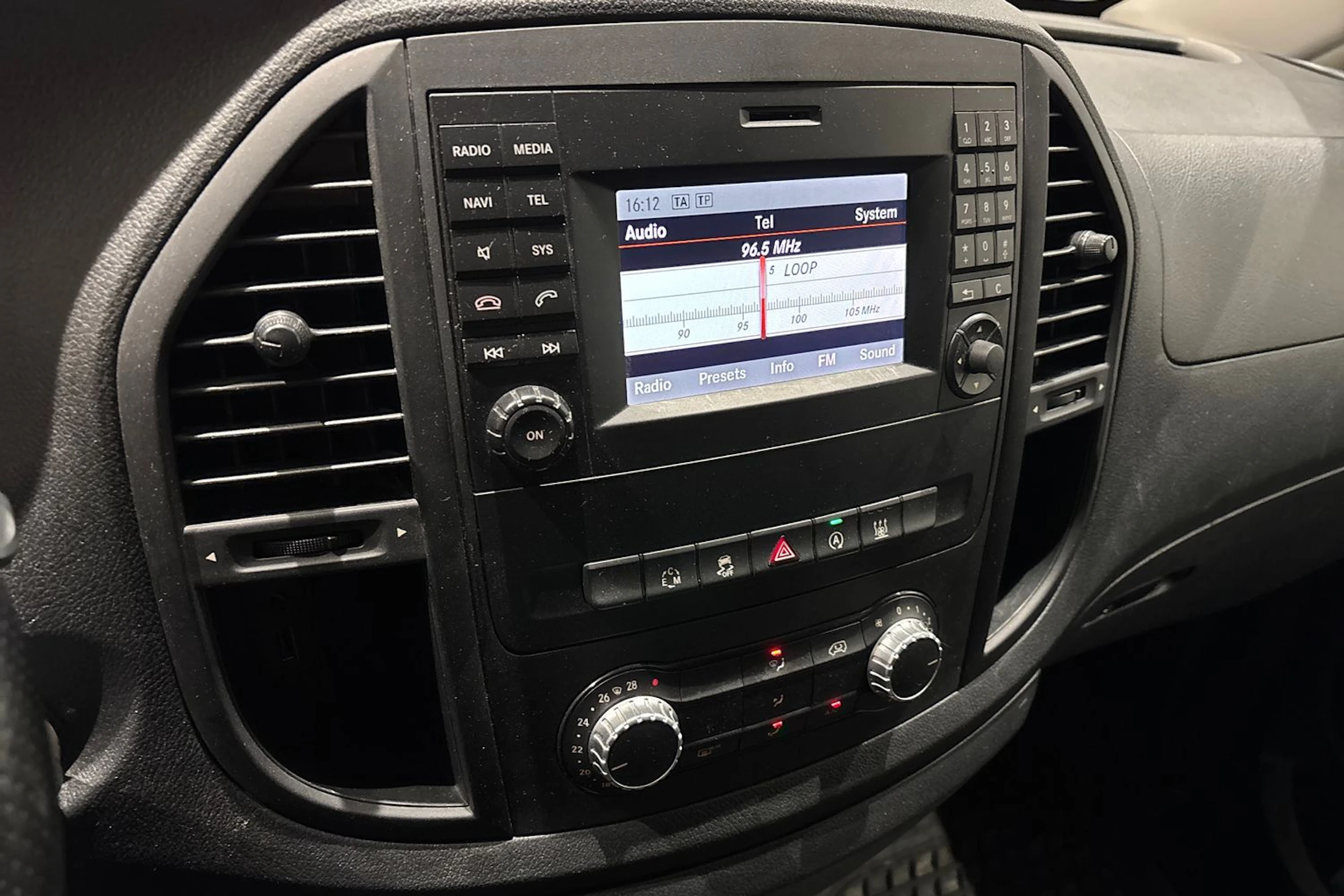 musta Mercedes-Benz Vito 2016 kuva 18.