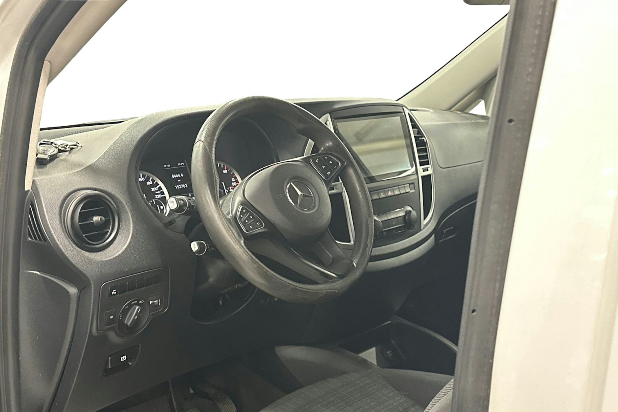 Valkoinen Mercedes-Benz VITO 2016 kuva 3.