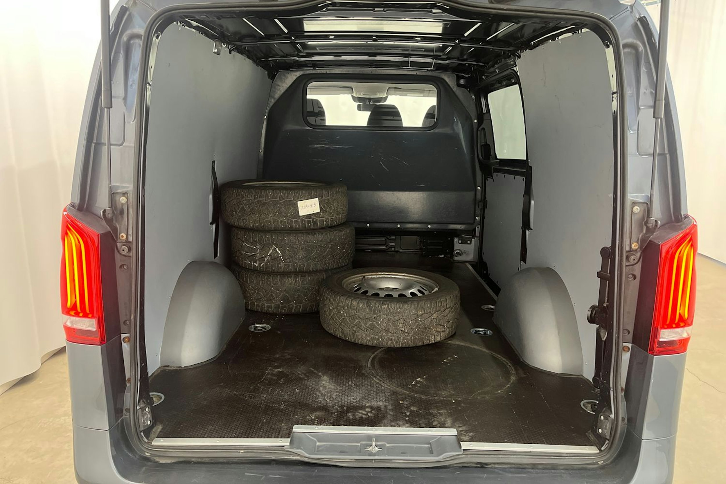 harmaa Mercedes-Benz Vito 2016 kuva 29.