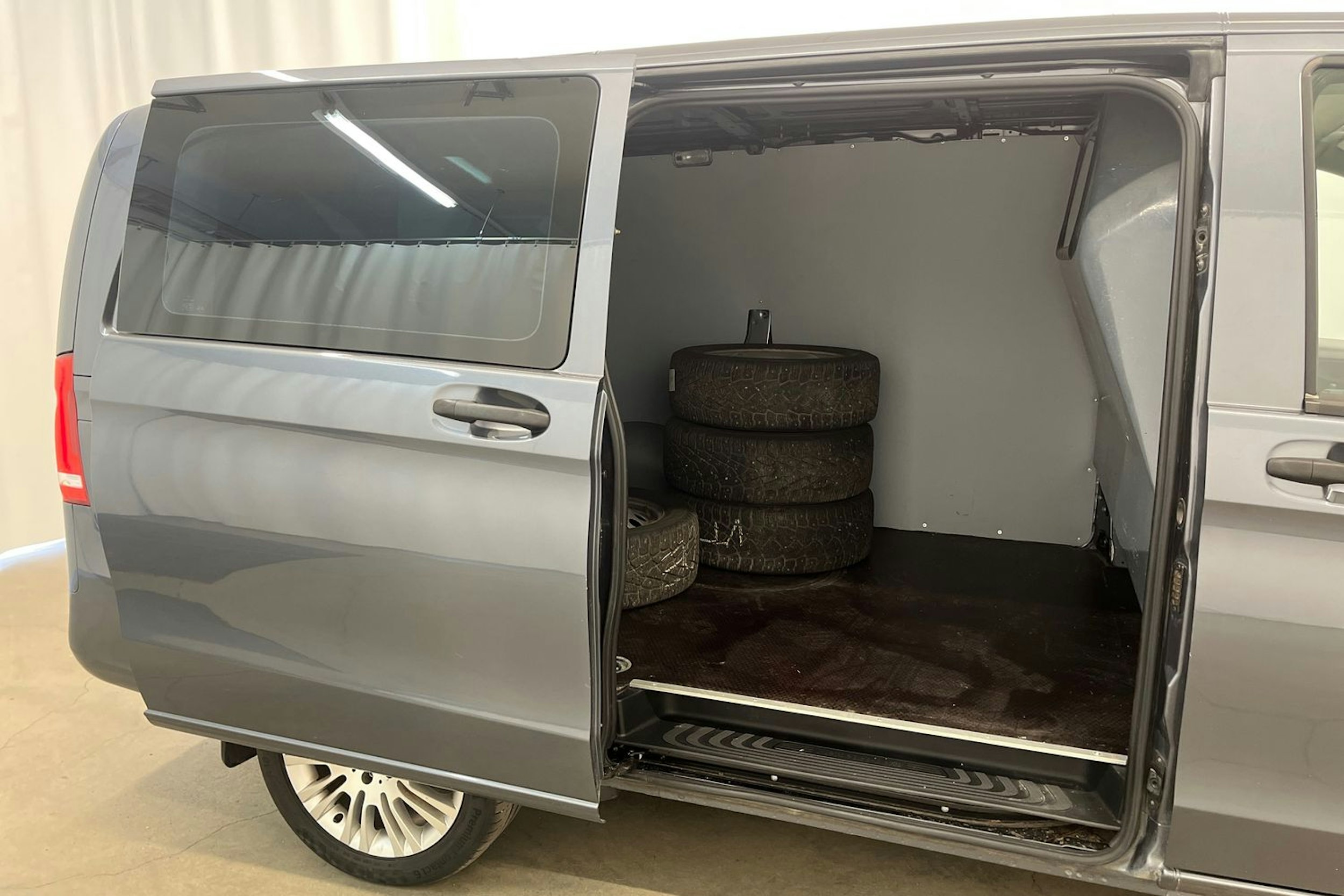 harmaa Mercedes-Benz Vito 2016 kuva 32.