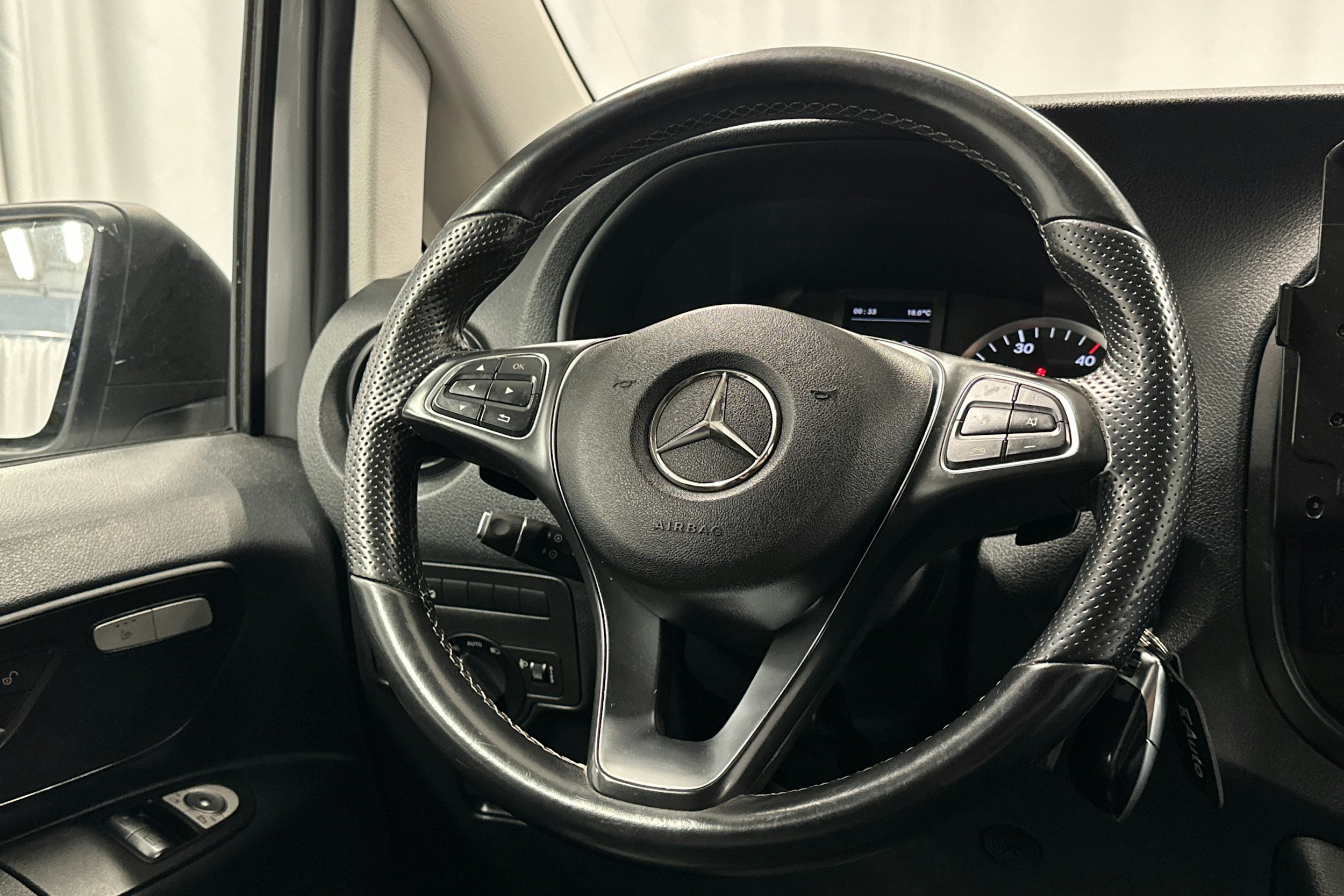 valkoinen Mercedes-Benz Vito 2017 kuva 14.